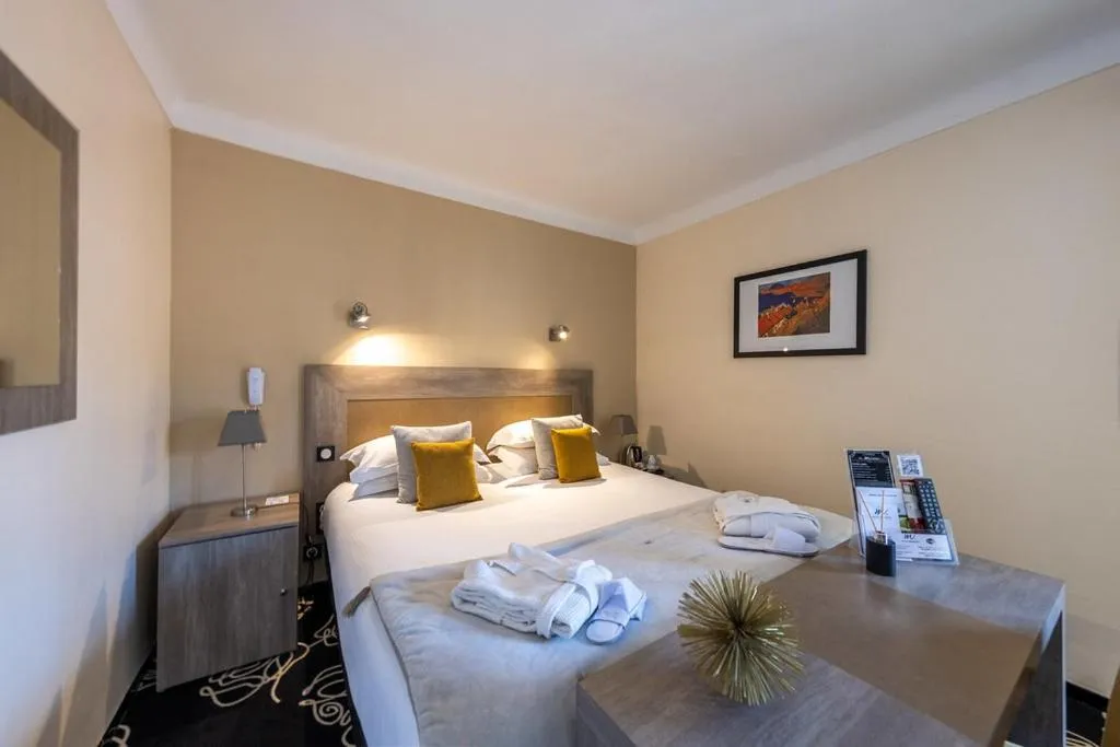 Bed in Le Madeloc Hôtel & Spa