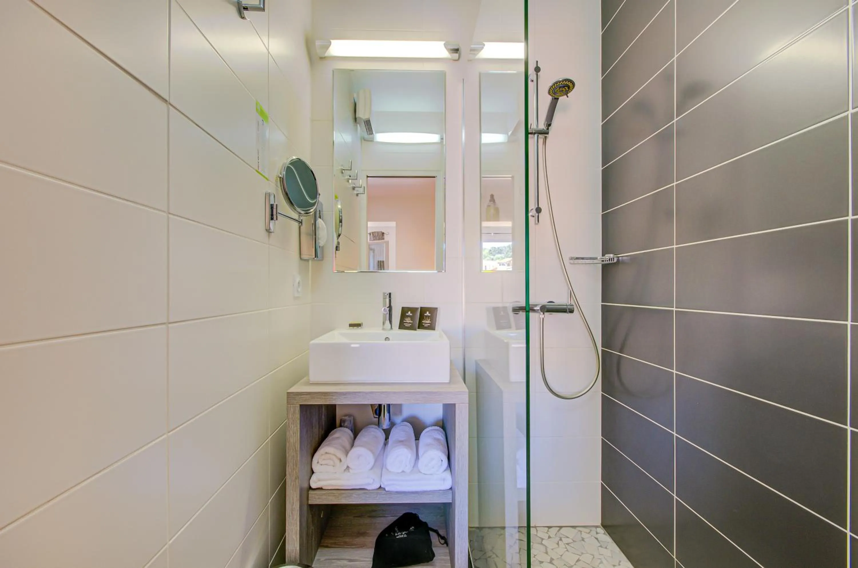 Shower in Le Madeloc Hôtel & Spa