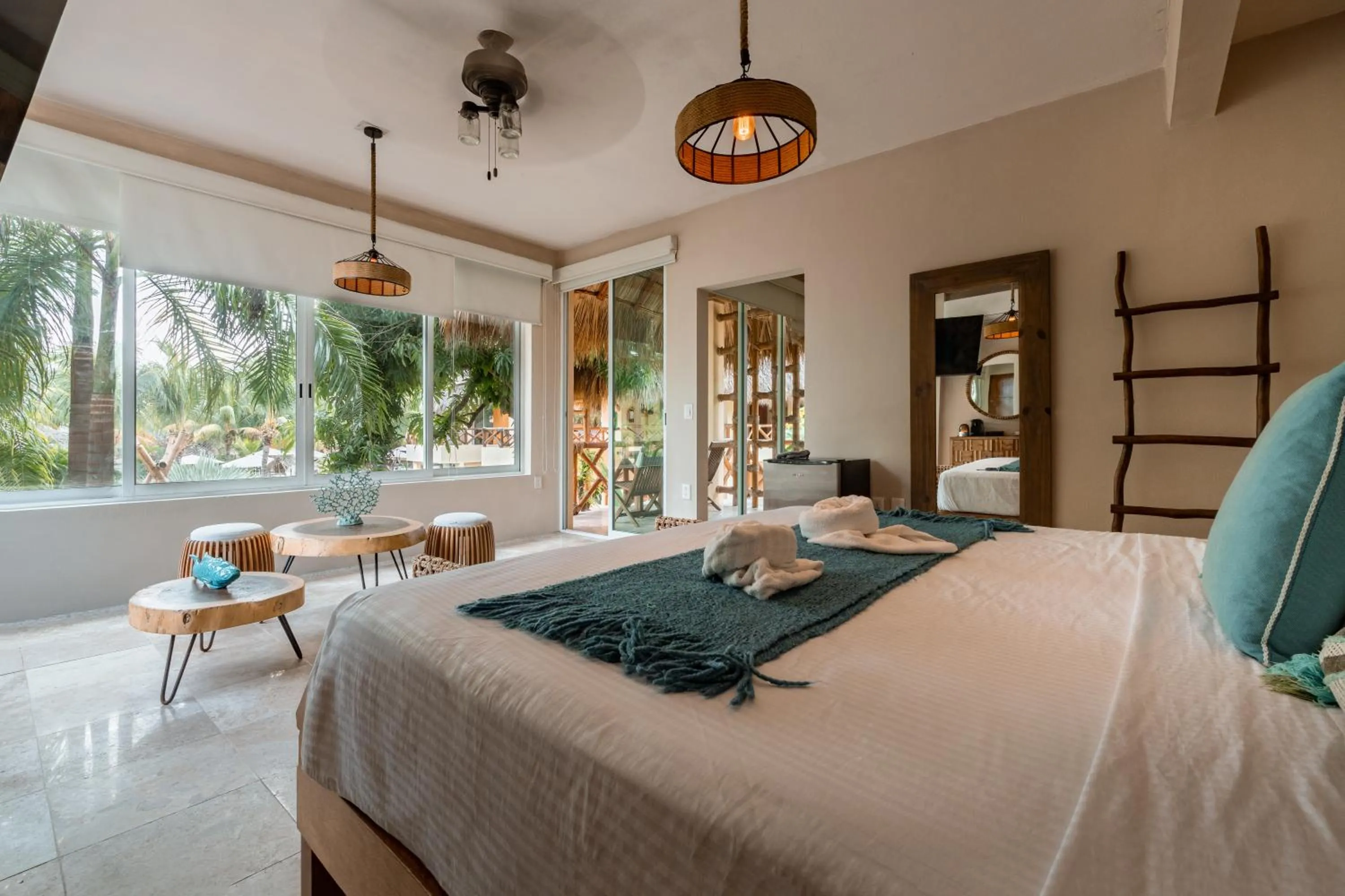 Photo of the whole room, Bed in Rojo Manglar Acapulco