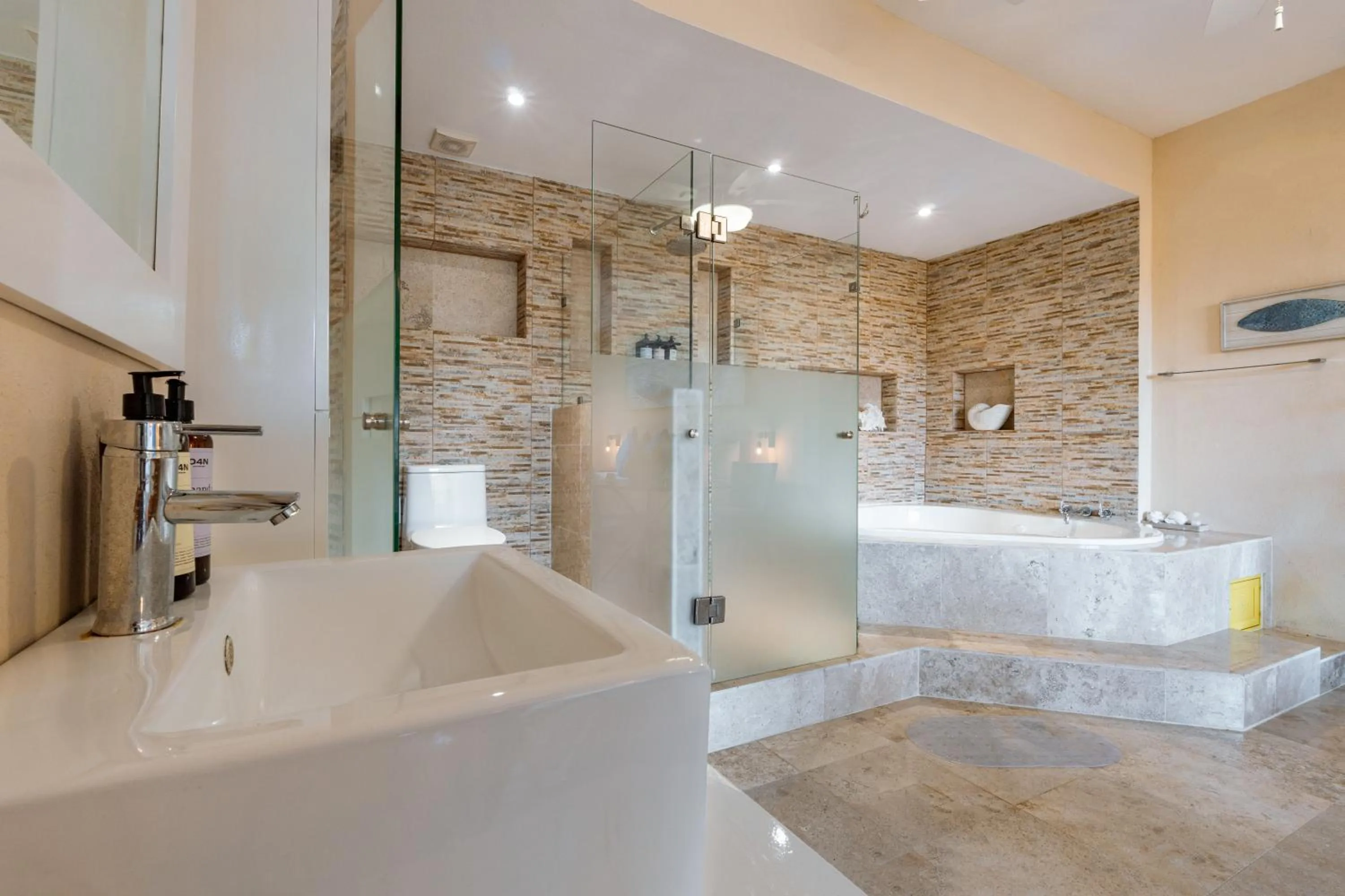 Shower in Rojo Manglar Acapulco