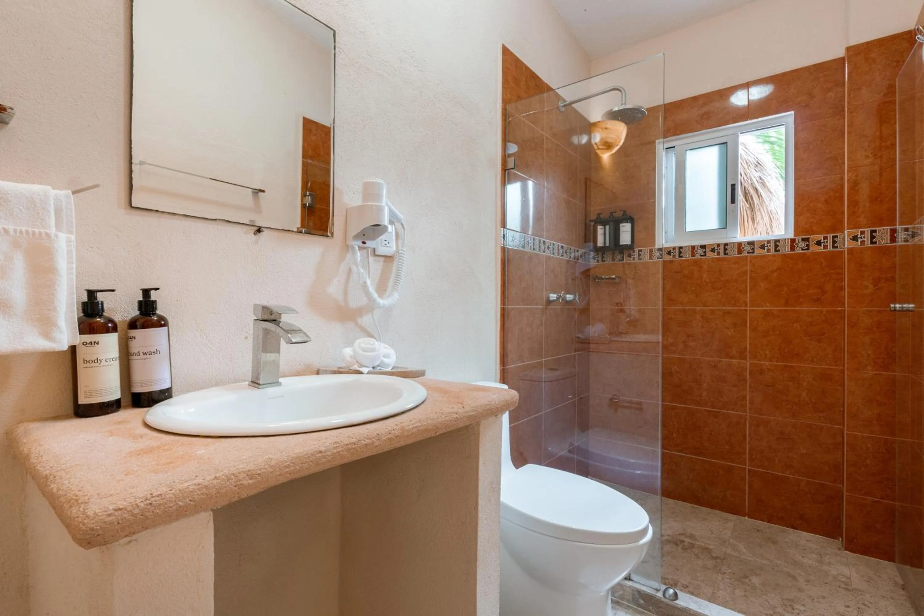 Toilet in Rojo Manglar Acapulco