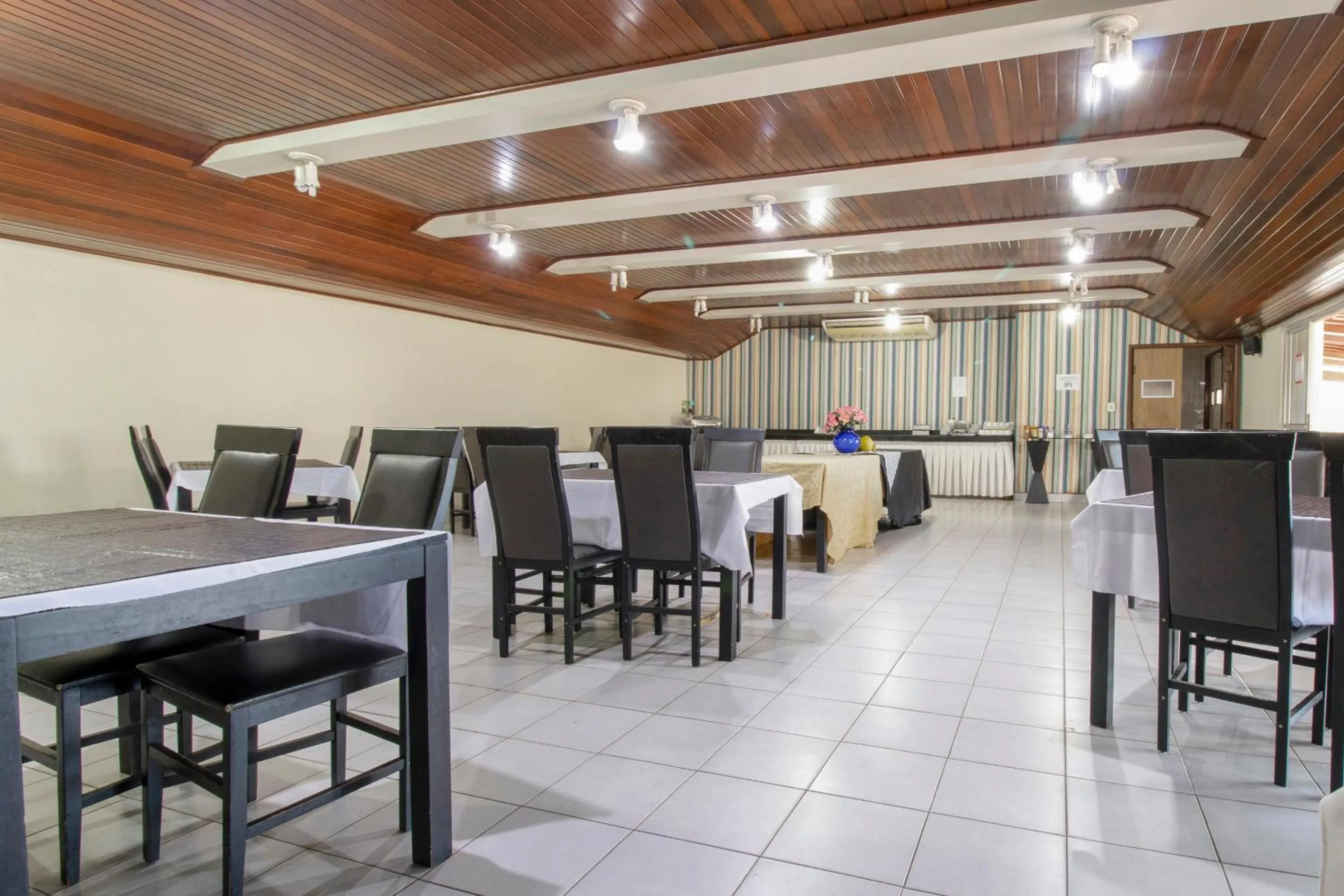 Restaurant/places to eat in OYO New Anápolis Hotel, Imperatriz