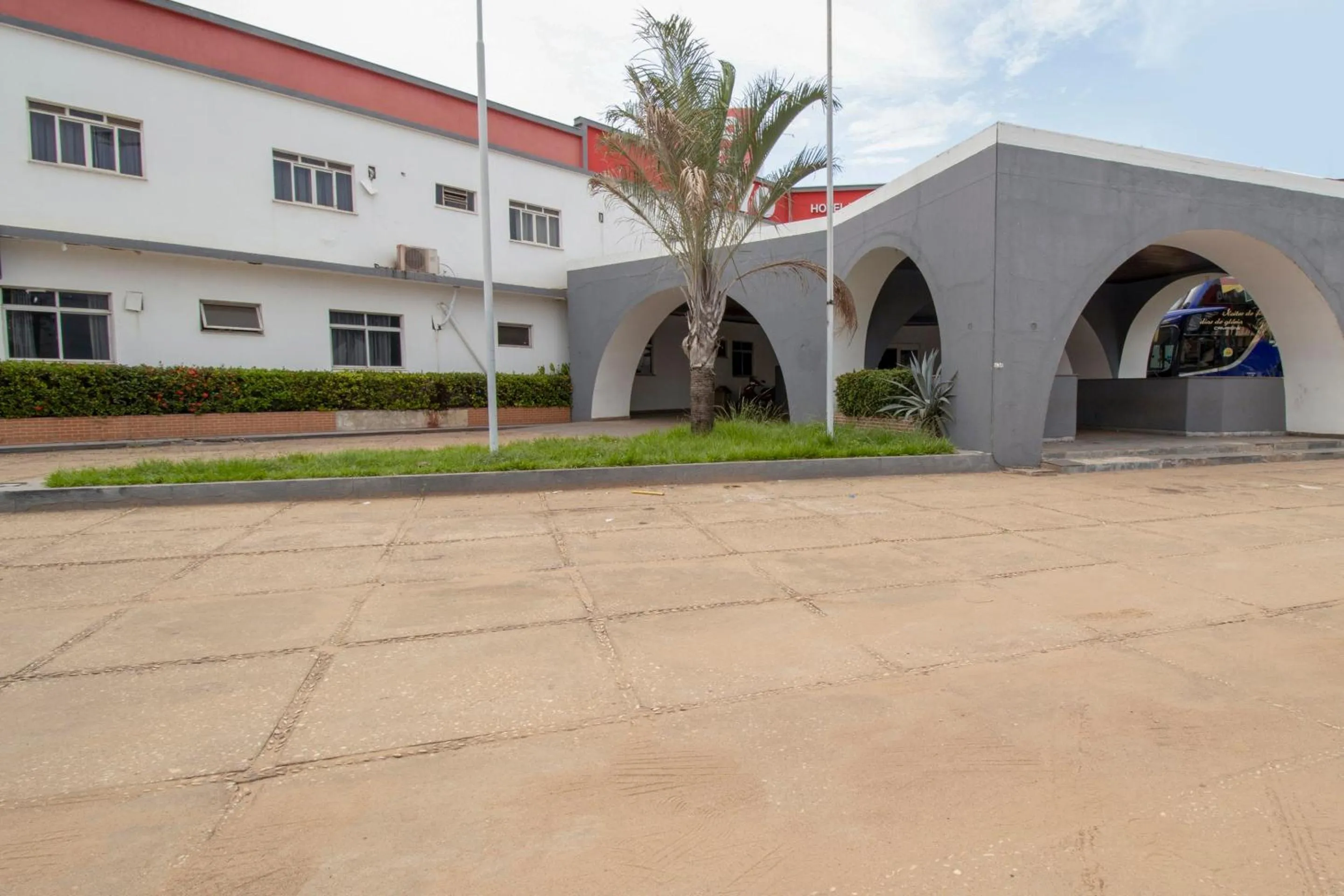 Facade/entrance in OYO New Anápolis Hotel, Imperatriz