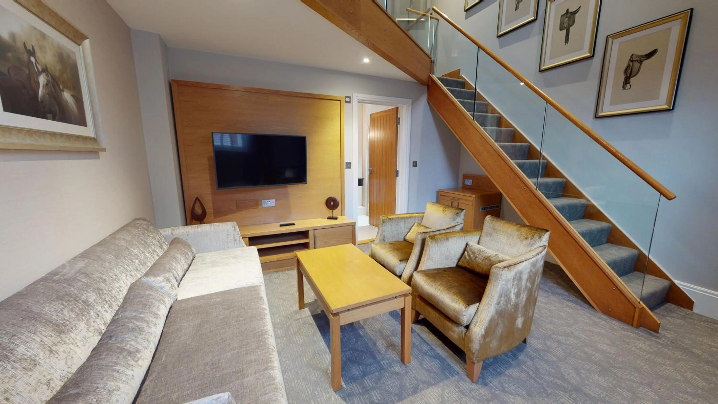 Living room in Oakley Hall Hotel