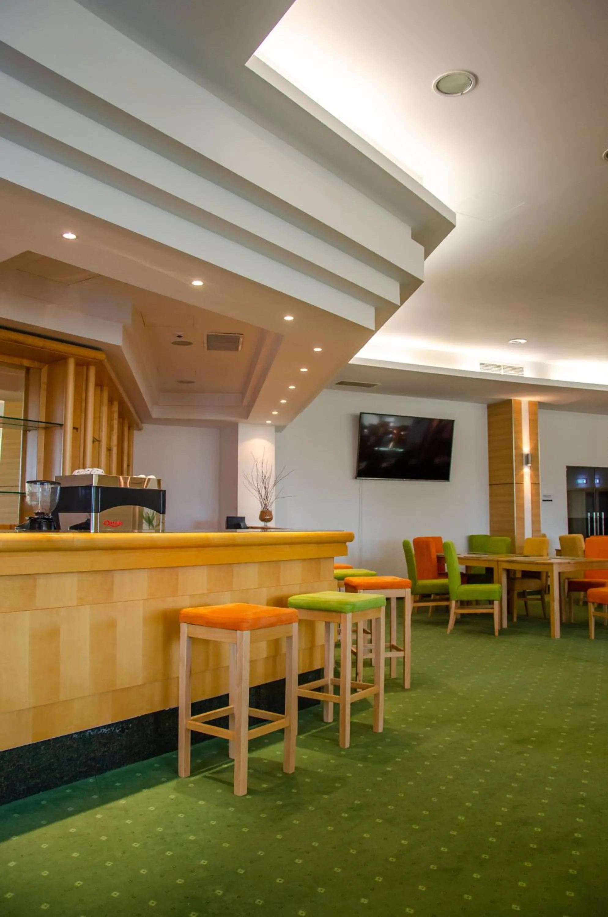 Restaurant/places to eat in Complex Silva