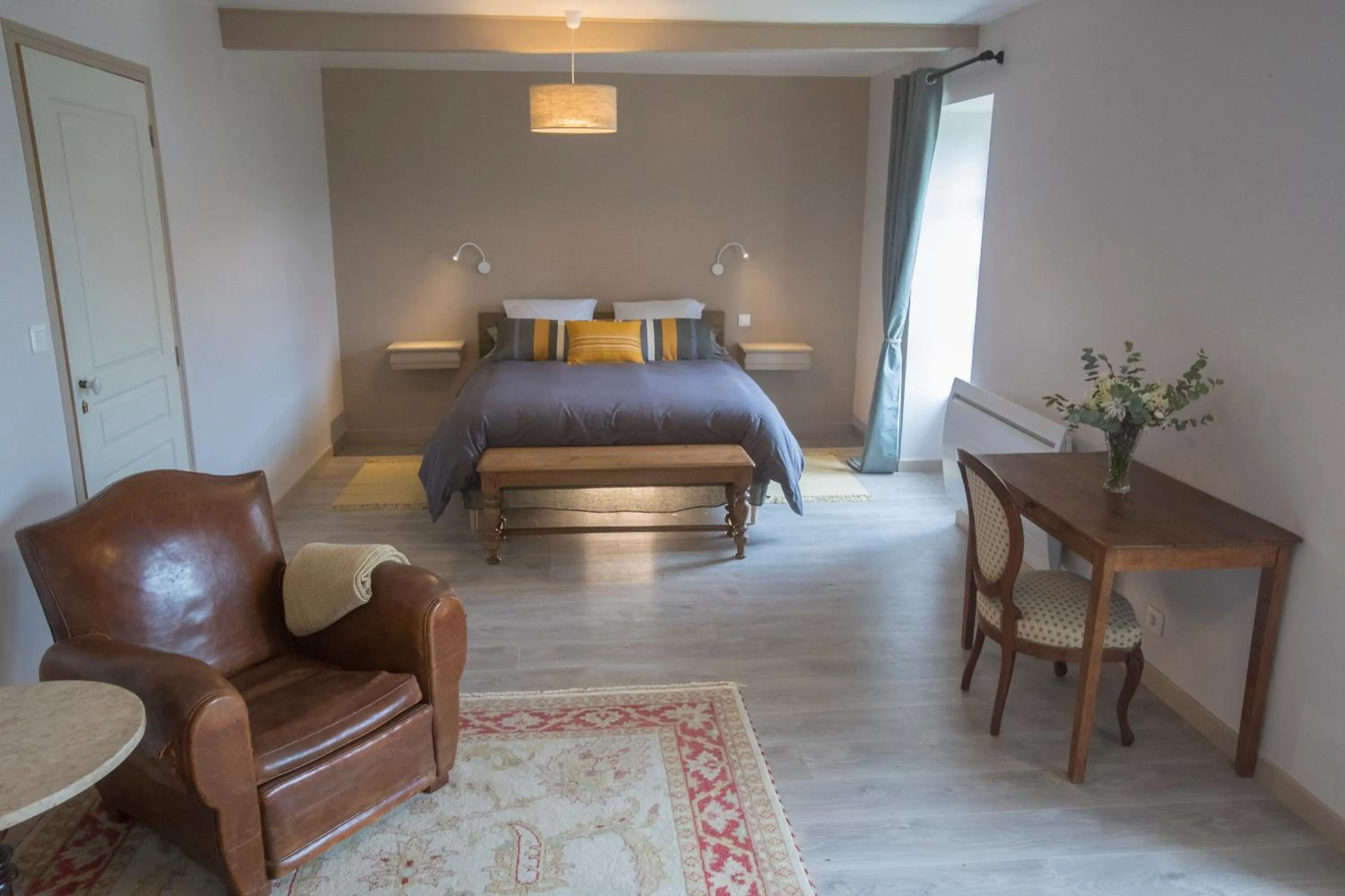 Photo of the whole room, Bed in Manoir de Penn Lann