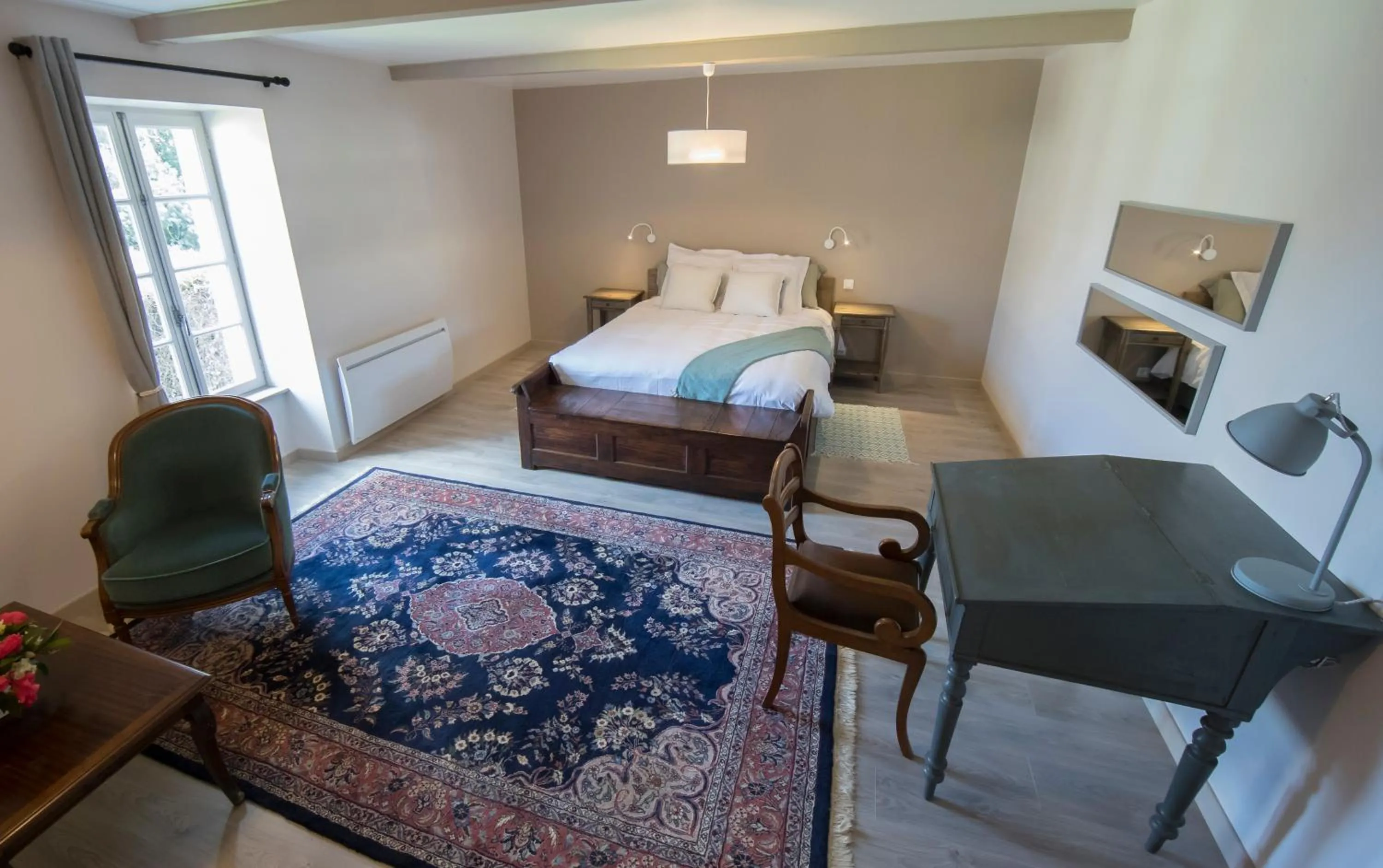 Photo of the whole room, Bed in Manoir de Penn Lann