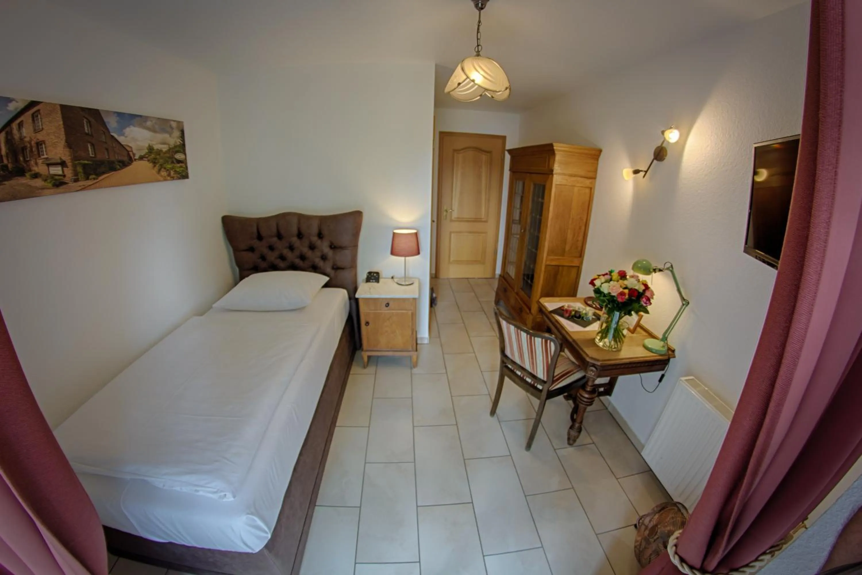 Photo of the whole room, Bed in Landhaus Göddertzhof