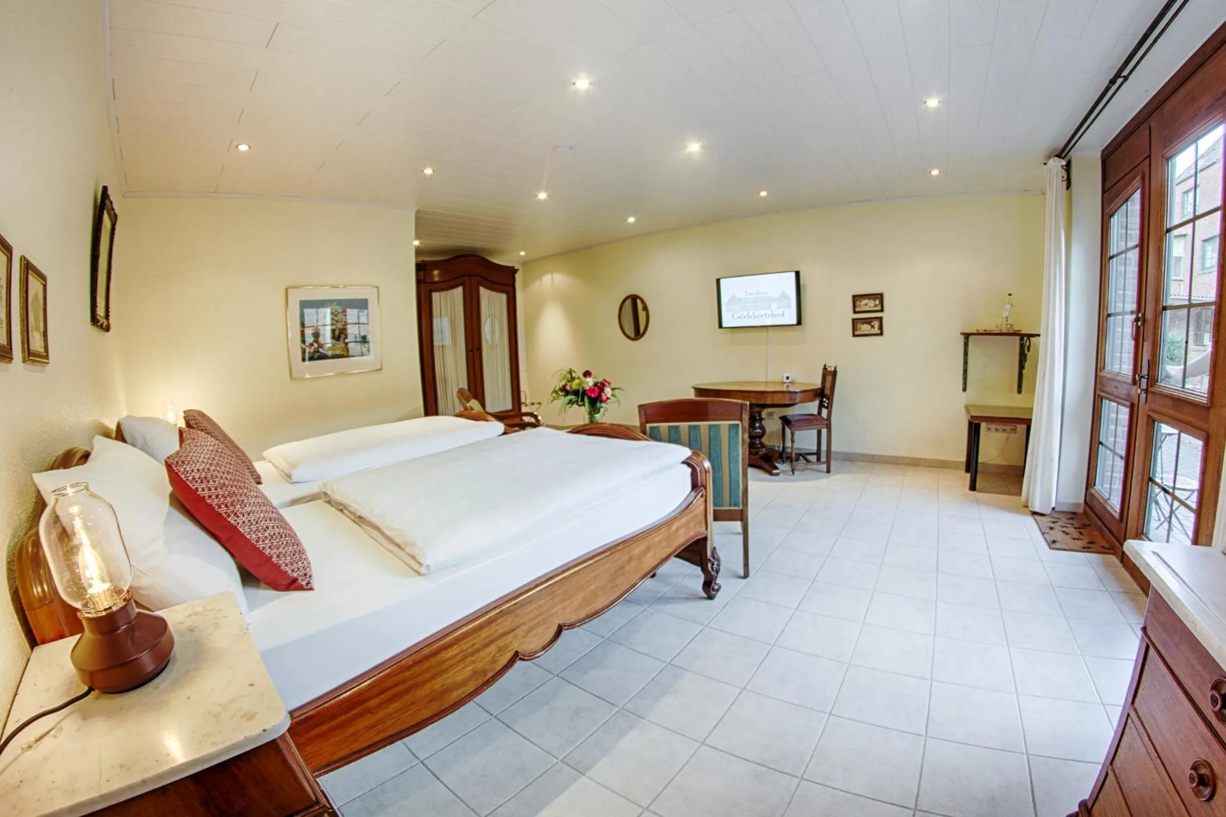 Photo of the whole room, Bed in Landhaus Göddertzhof