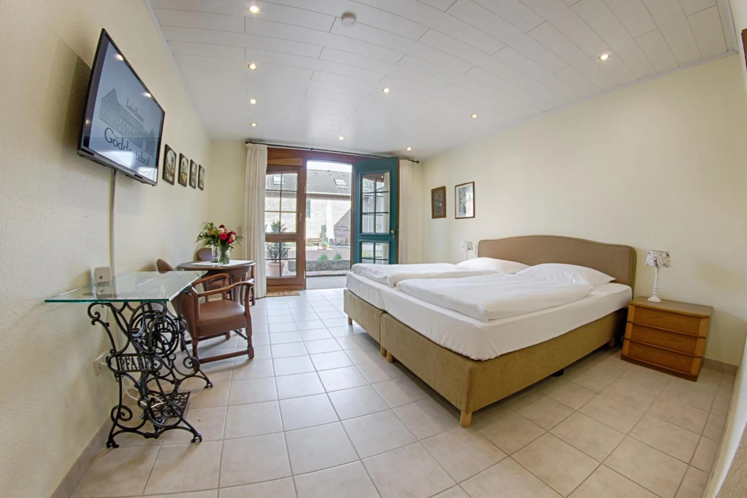 Photo of the whole room, Bed in Landhaus Göddertzhof