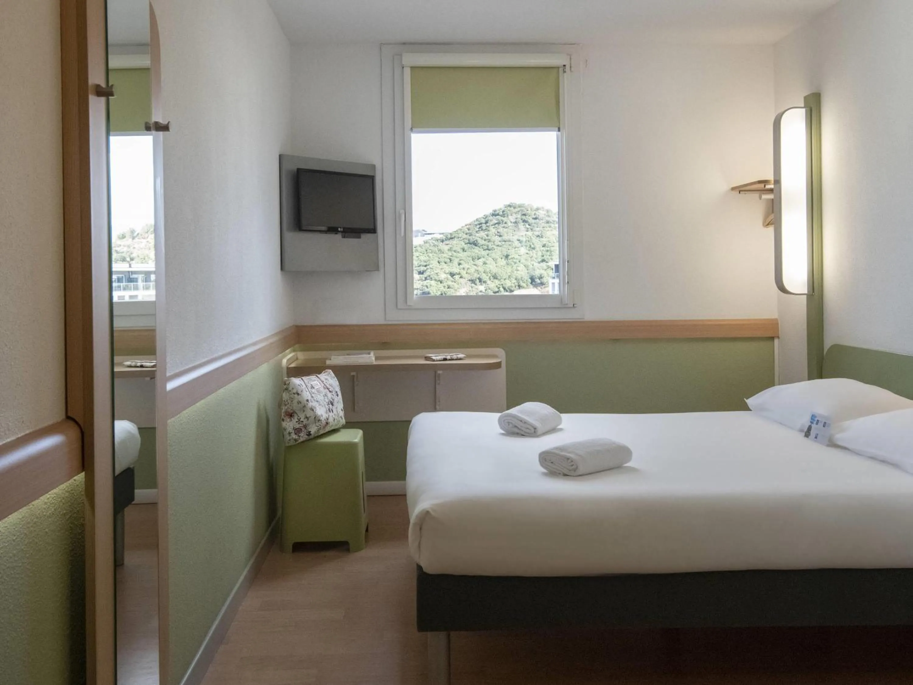 Bedroom, Bed in ibis budget Ajaccio