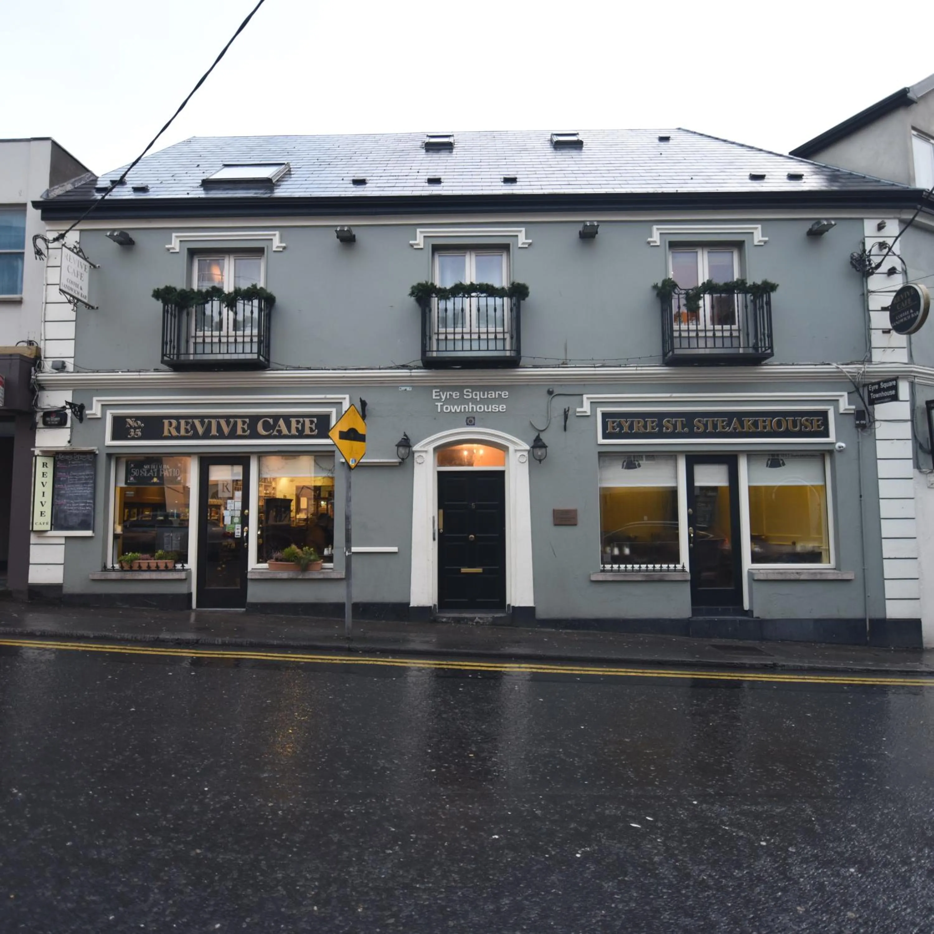 Facade/entrance in The Eyre Square Townhouse