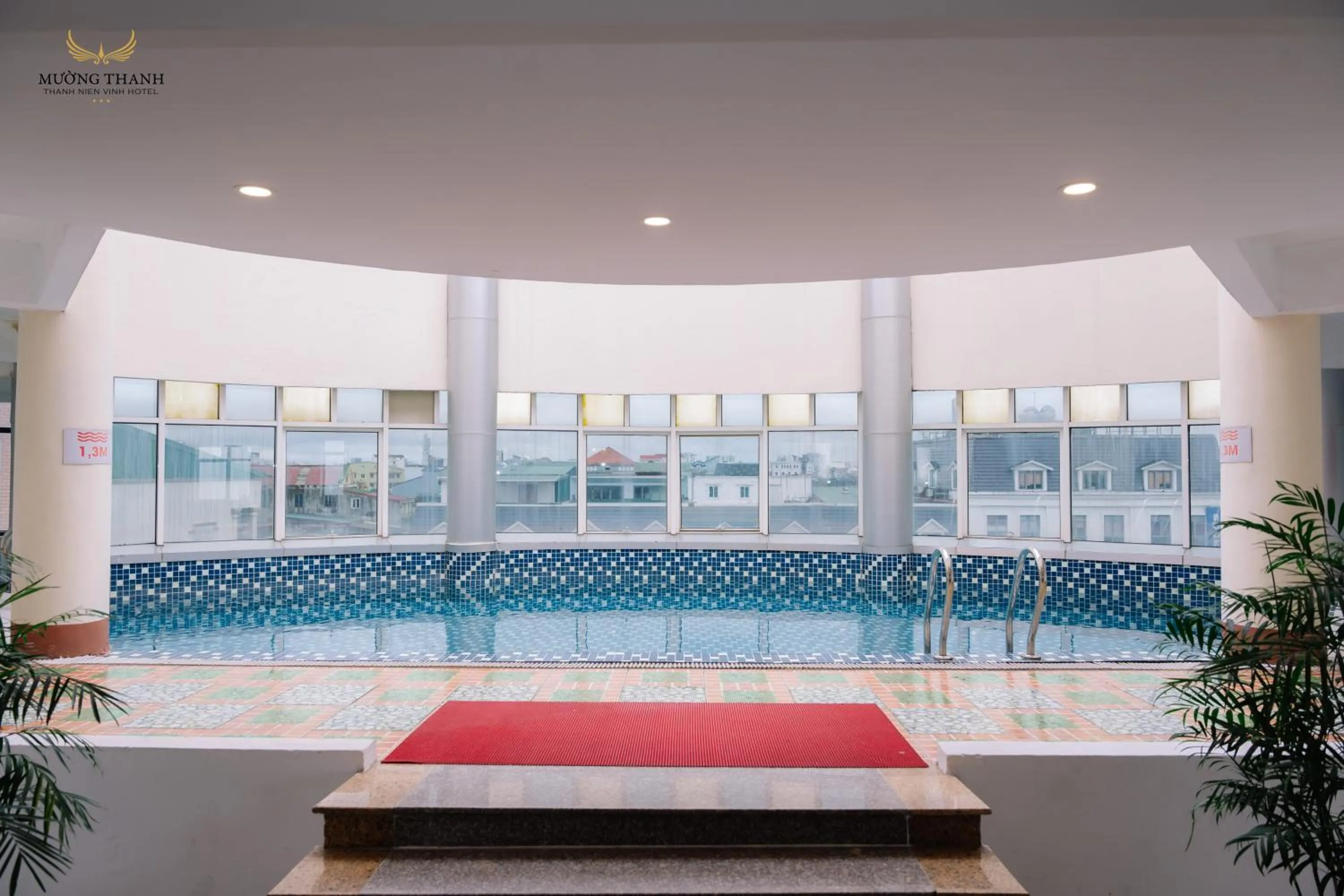 Swimming pool in Muong Thanh Thanh Nien Vinh