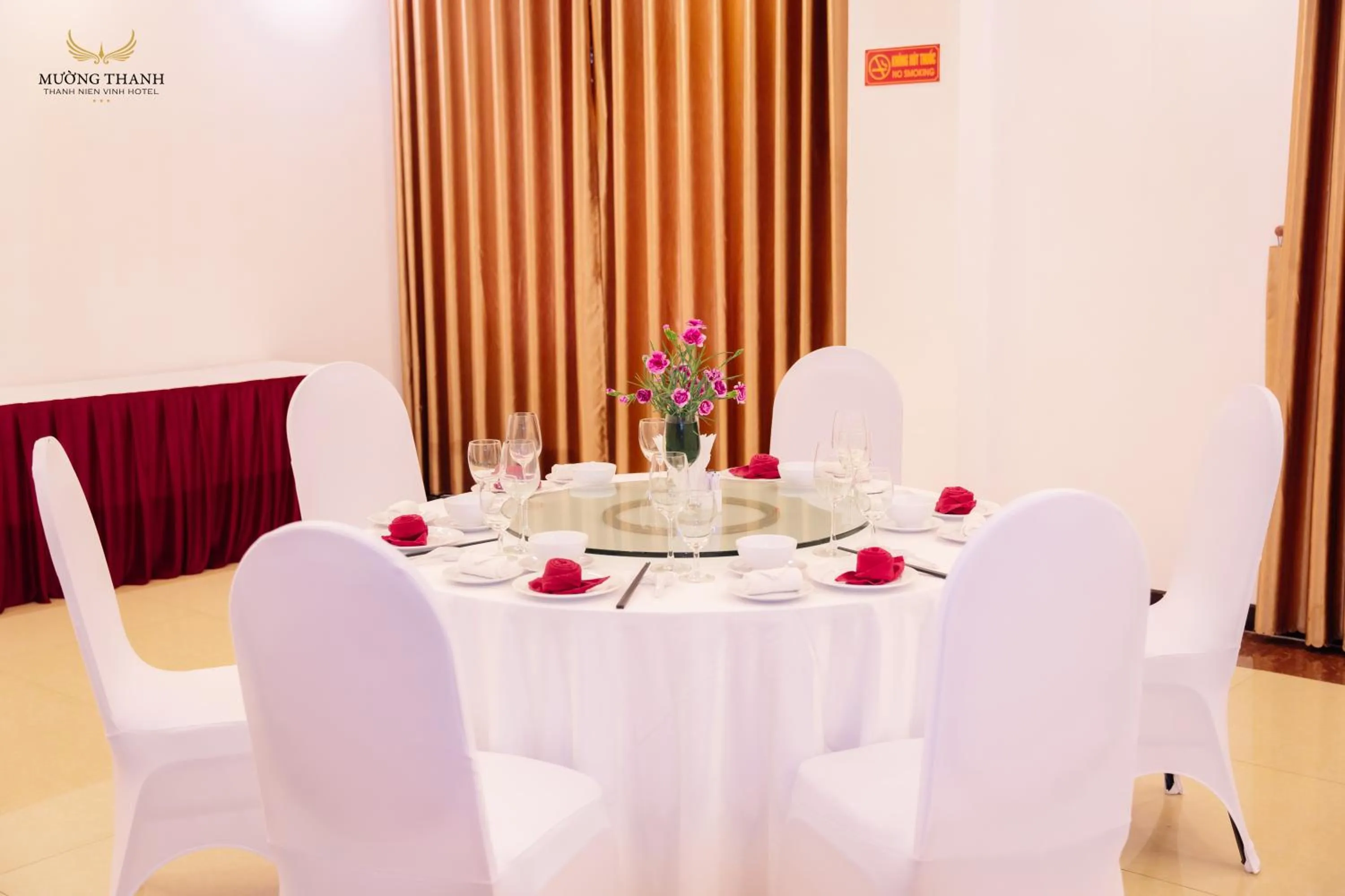 Restaurant/places to eat in Muong Thanh Thanh Nien Vinh