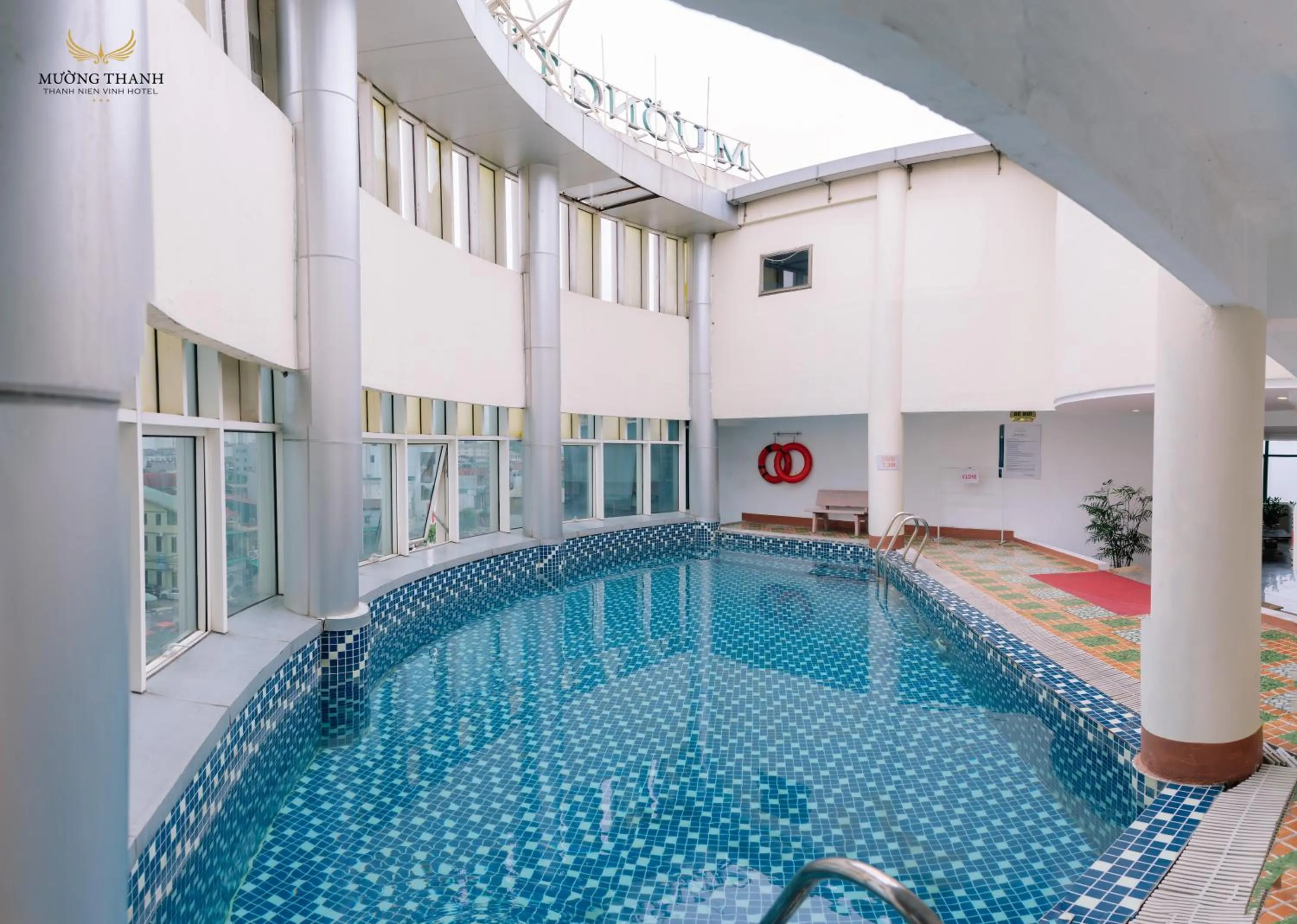 Swimming pool in Muong Thanh Thanh Nien Vinh