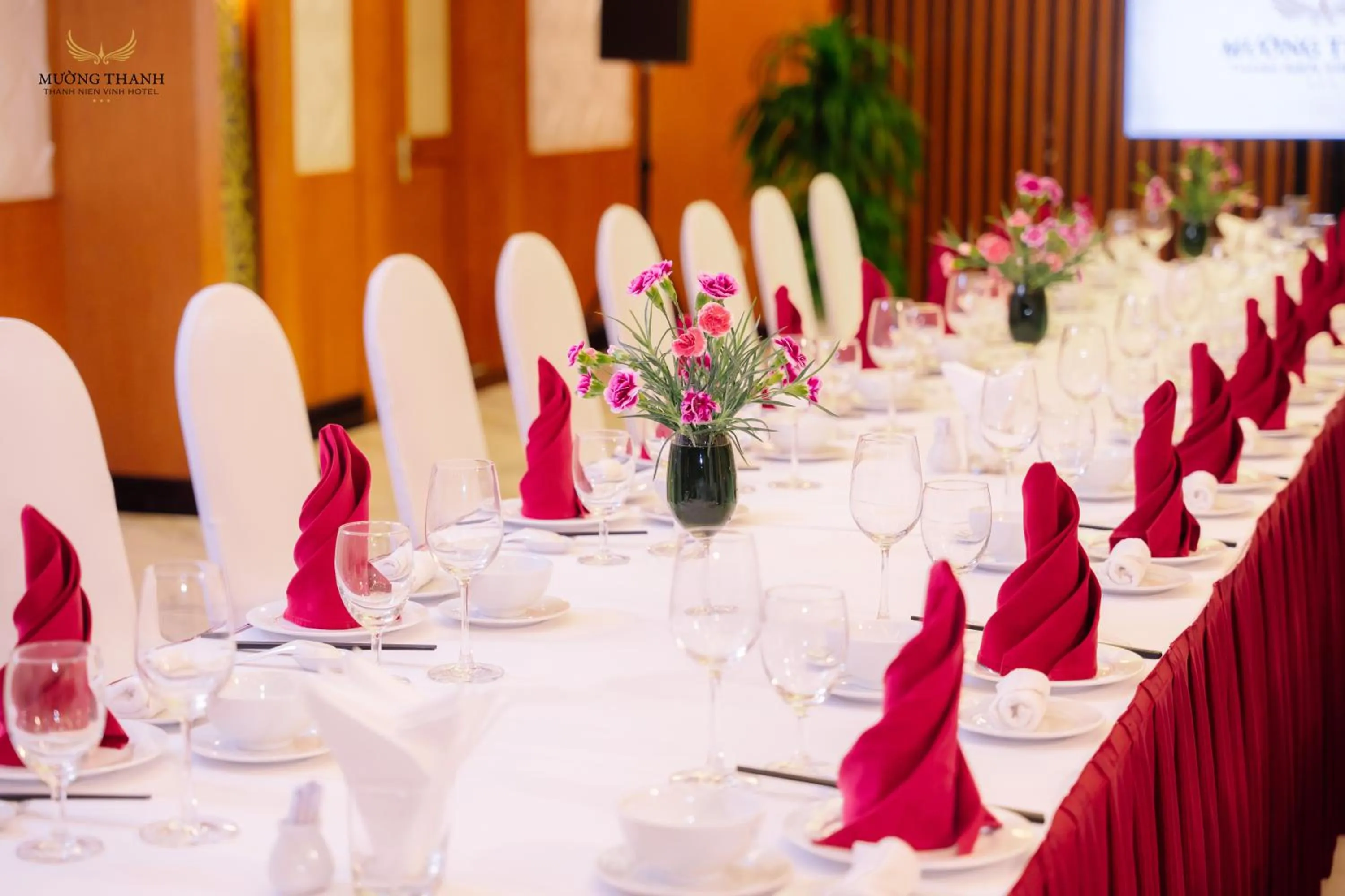 Restaurant/places to eat in Muong Thanh Thanh Nien Vinh