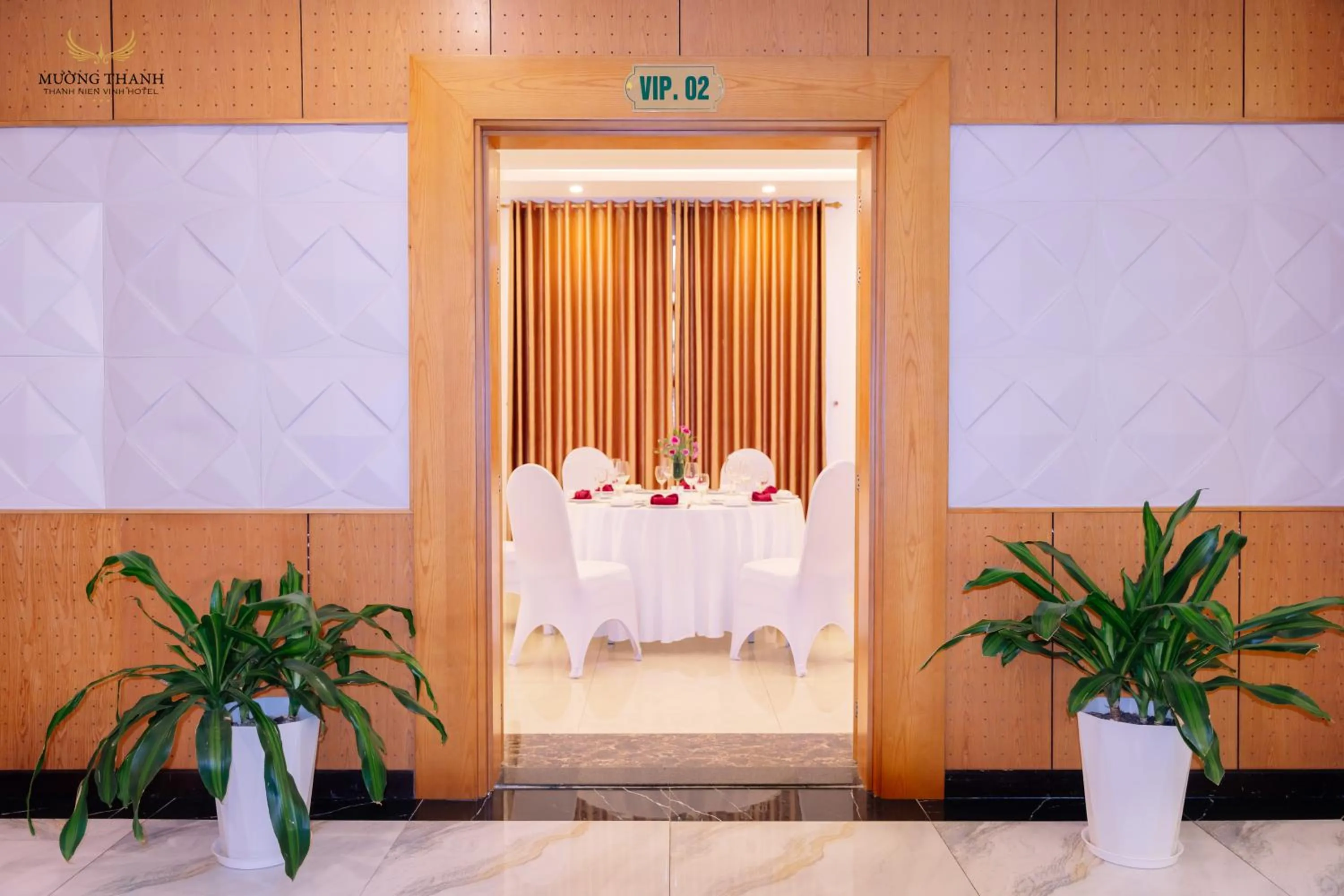 Restaurant/places to eat in Muong Thanh Thanh Nien Vinh