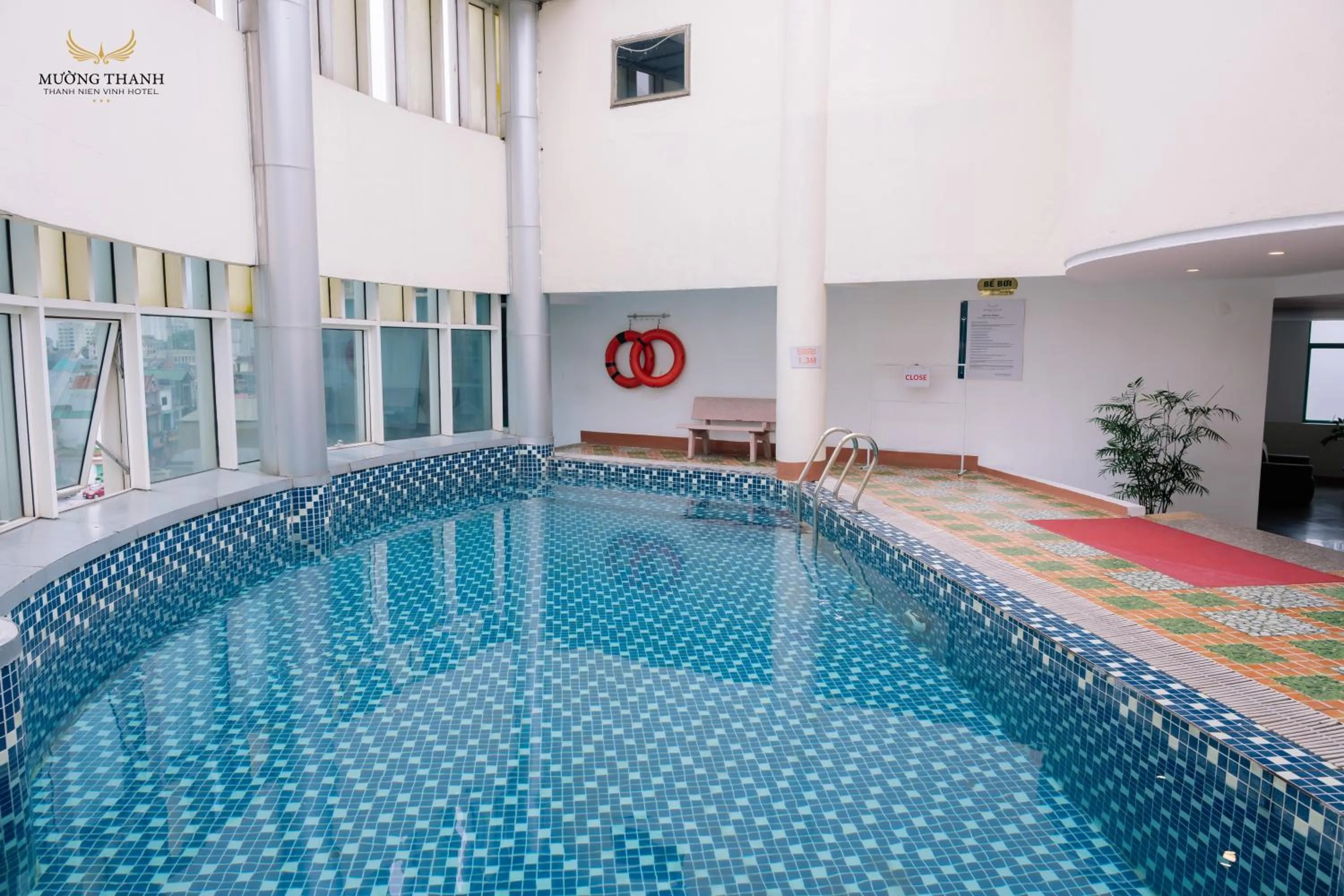 Swimming pool in Muong Thanh Thanh Nien Vinh