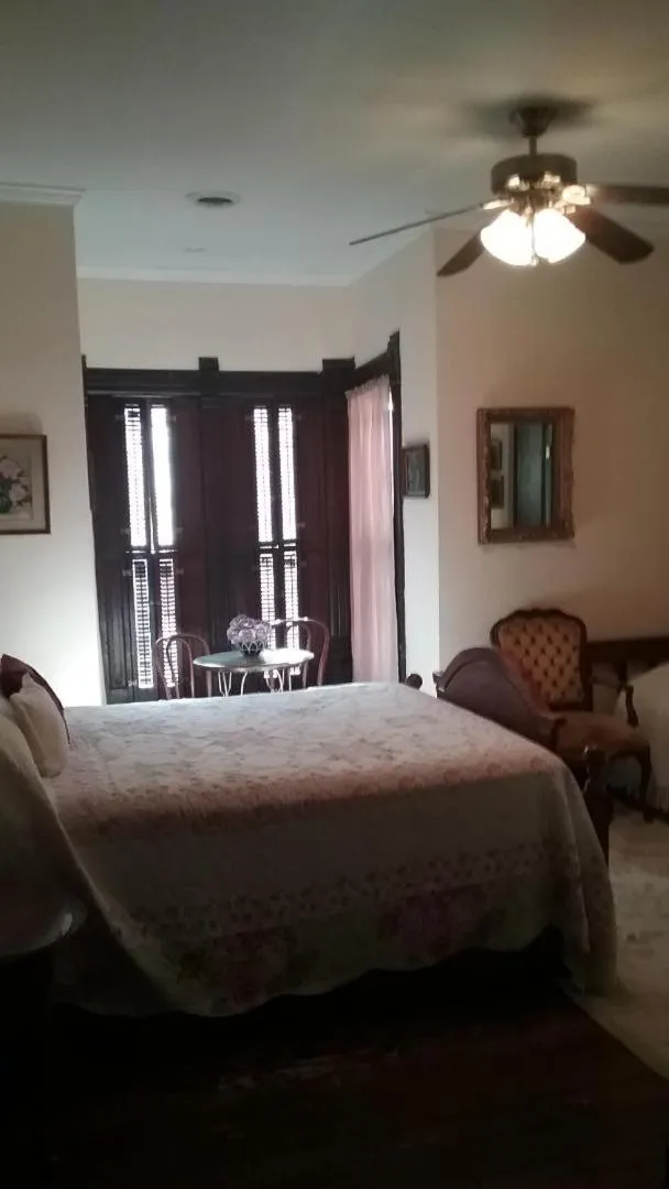 Bed in Smithville Historical Museum and Inn