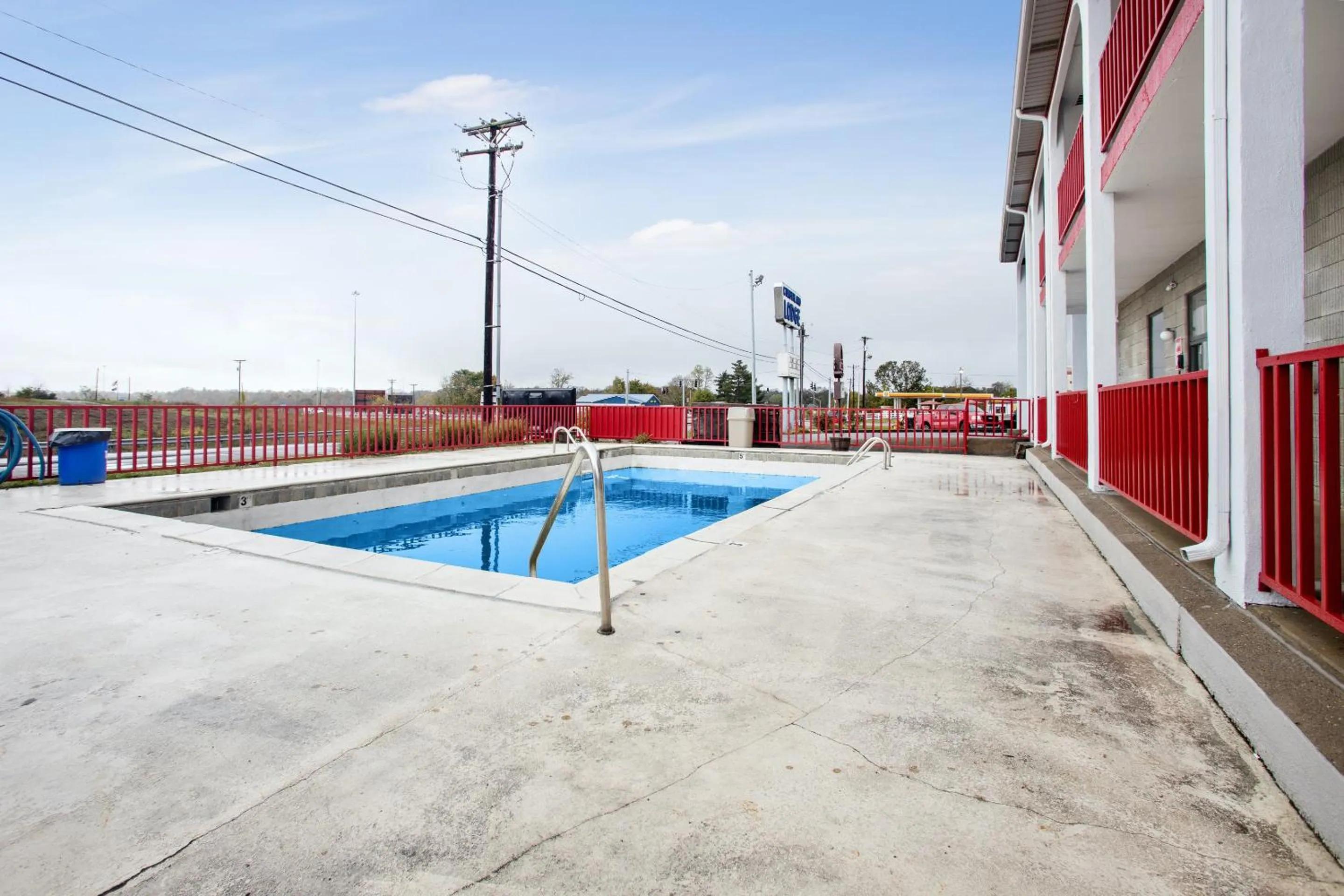 Swimming pool in Laker Inn