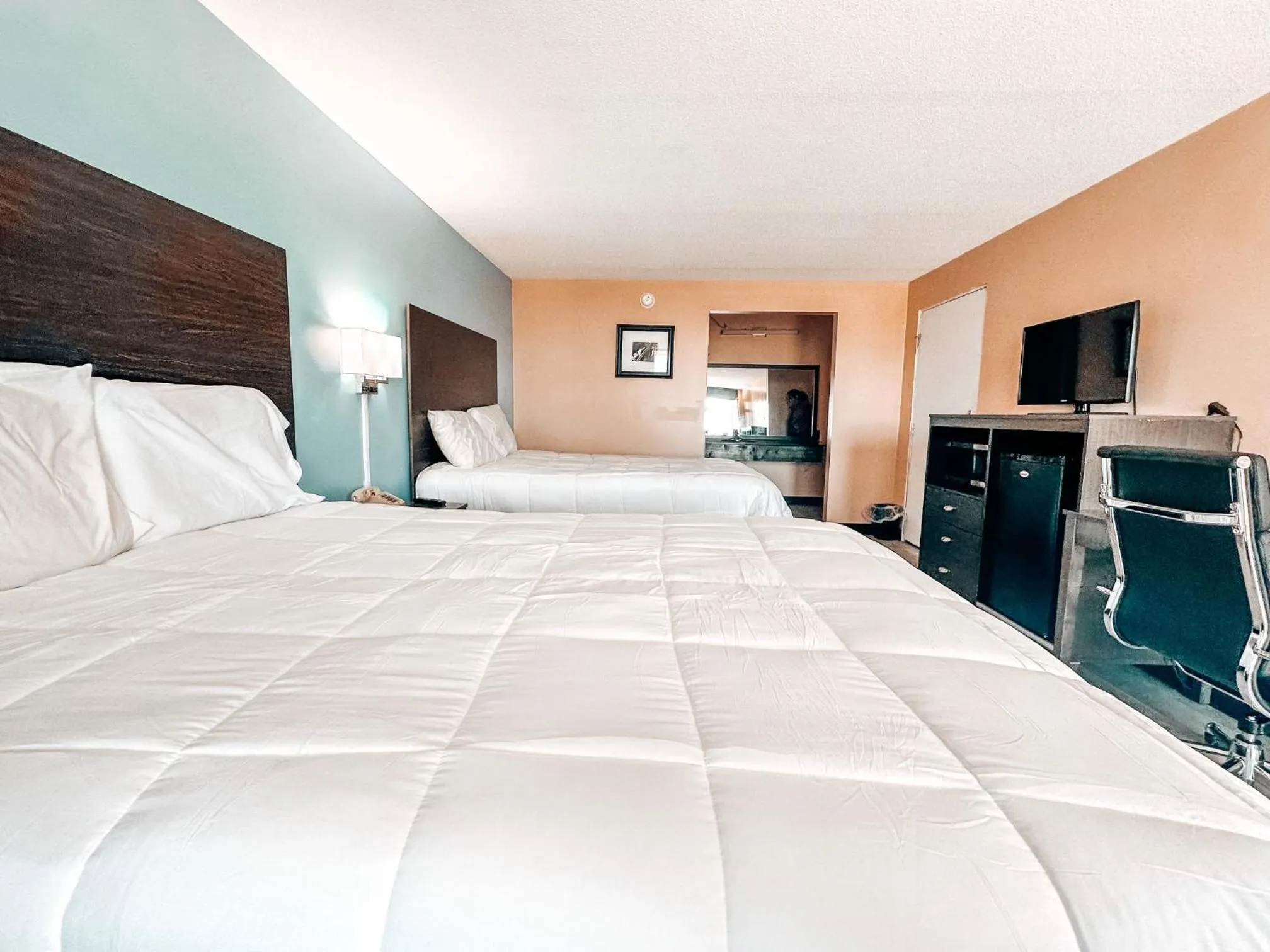 Bedroom, Bed in Laker Inn