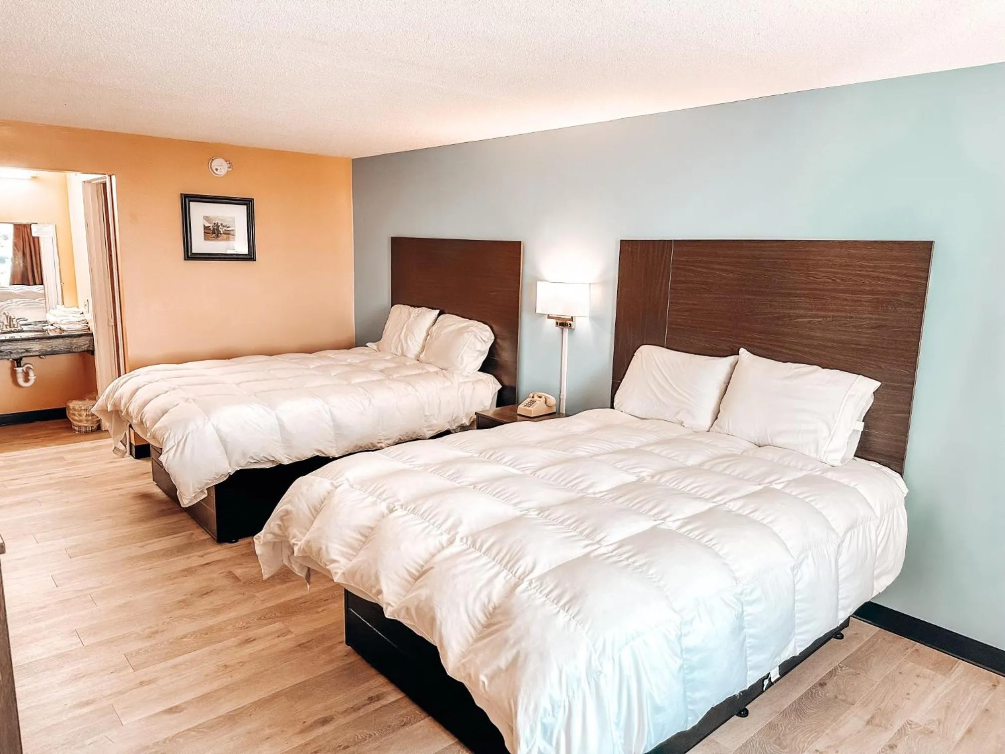 Bedroom, Bed in Laker Inn