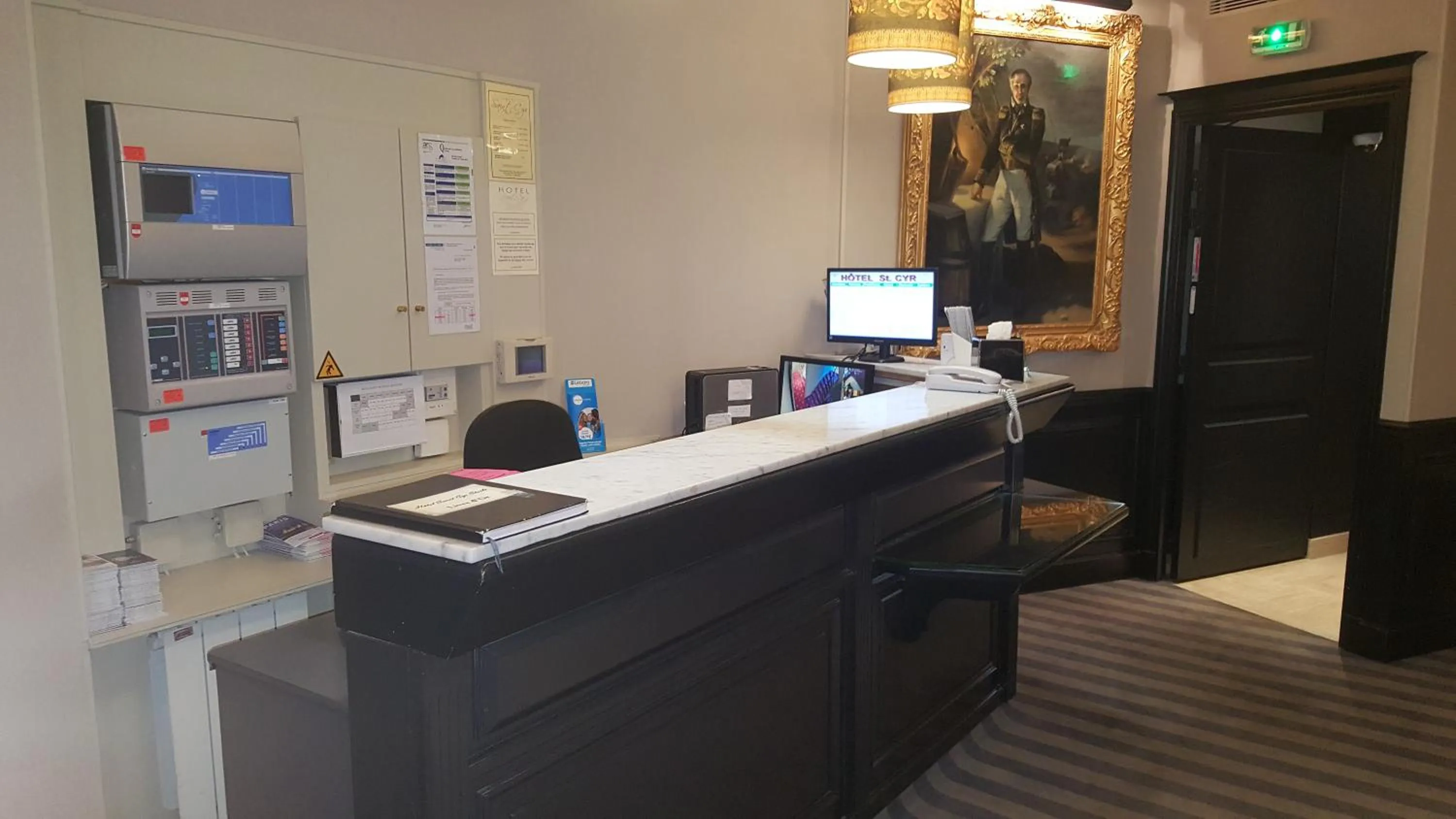 Lobby or reception in Hotel Saint Cyr Etoile