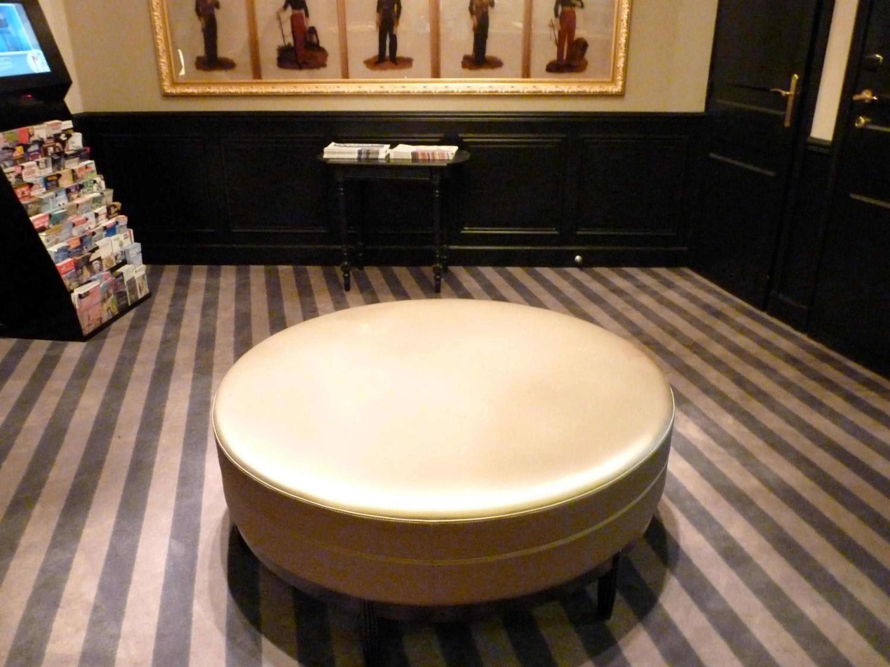 Decorative detail in Hotel Saint Cyr Etoile