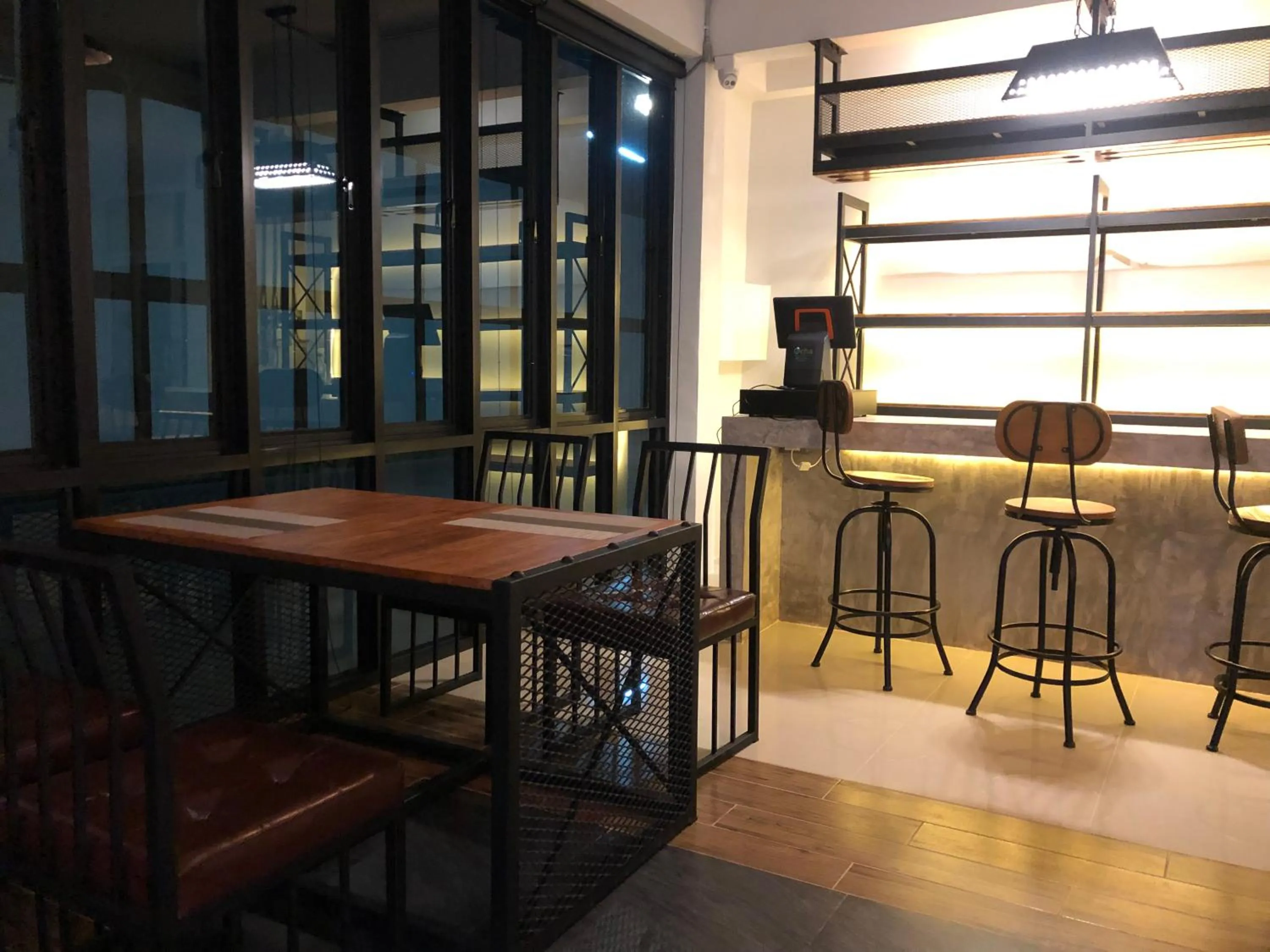 Restaurant/places to eat in Richmond Nan Hotel