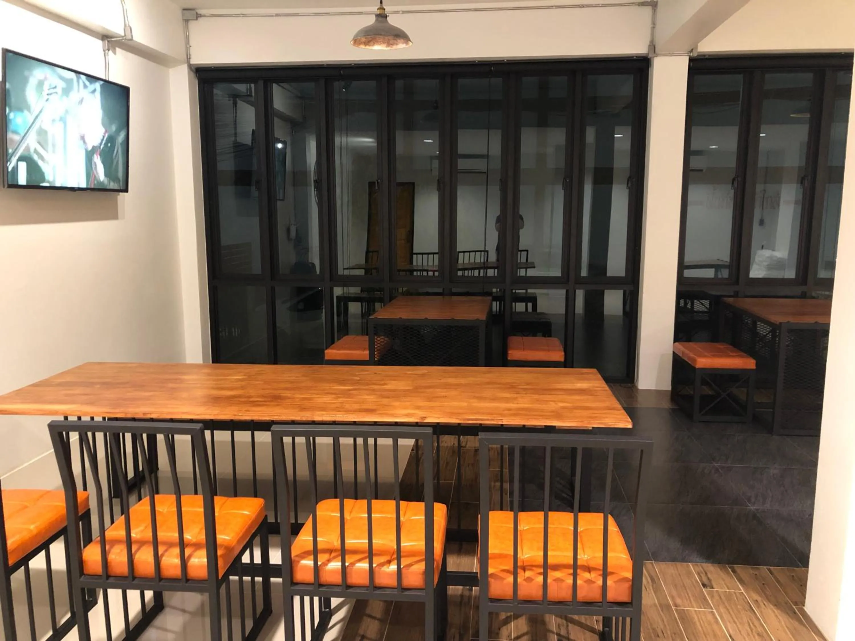 Restaurant/places to eat in Richmond Nan Hotel