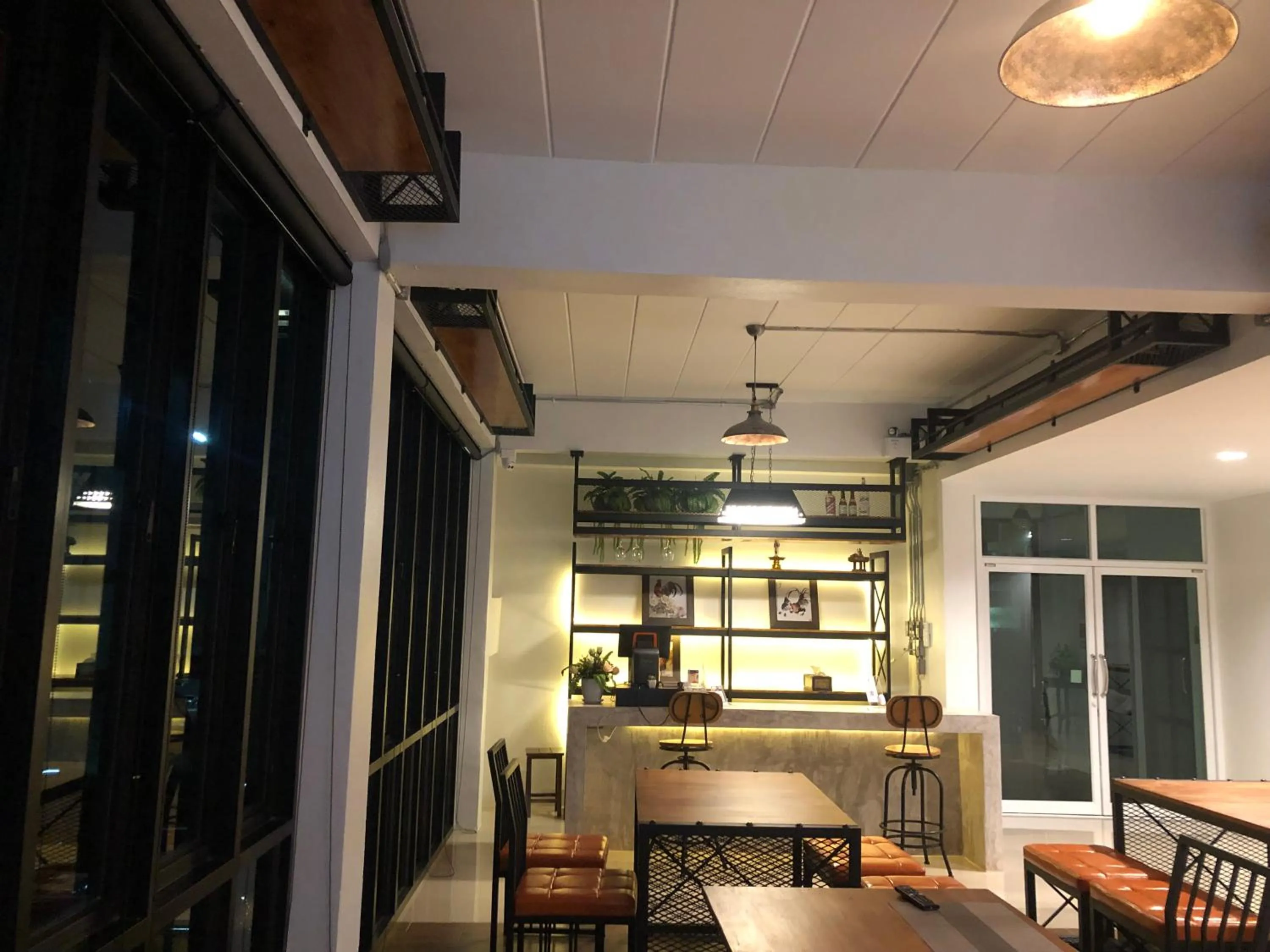 Restaurant/places to eat in Richmond Nan Hotel