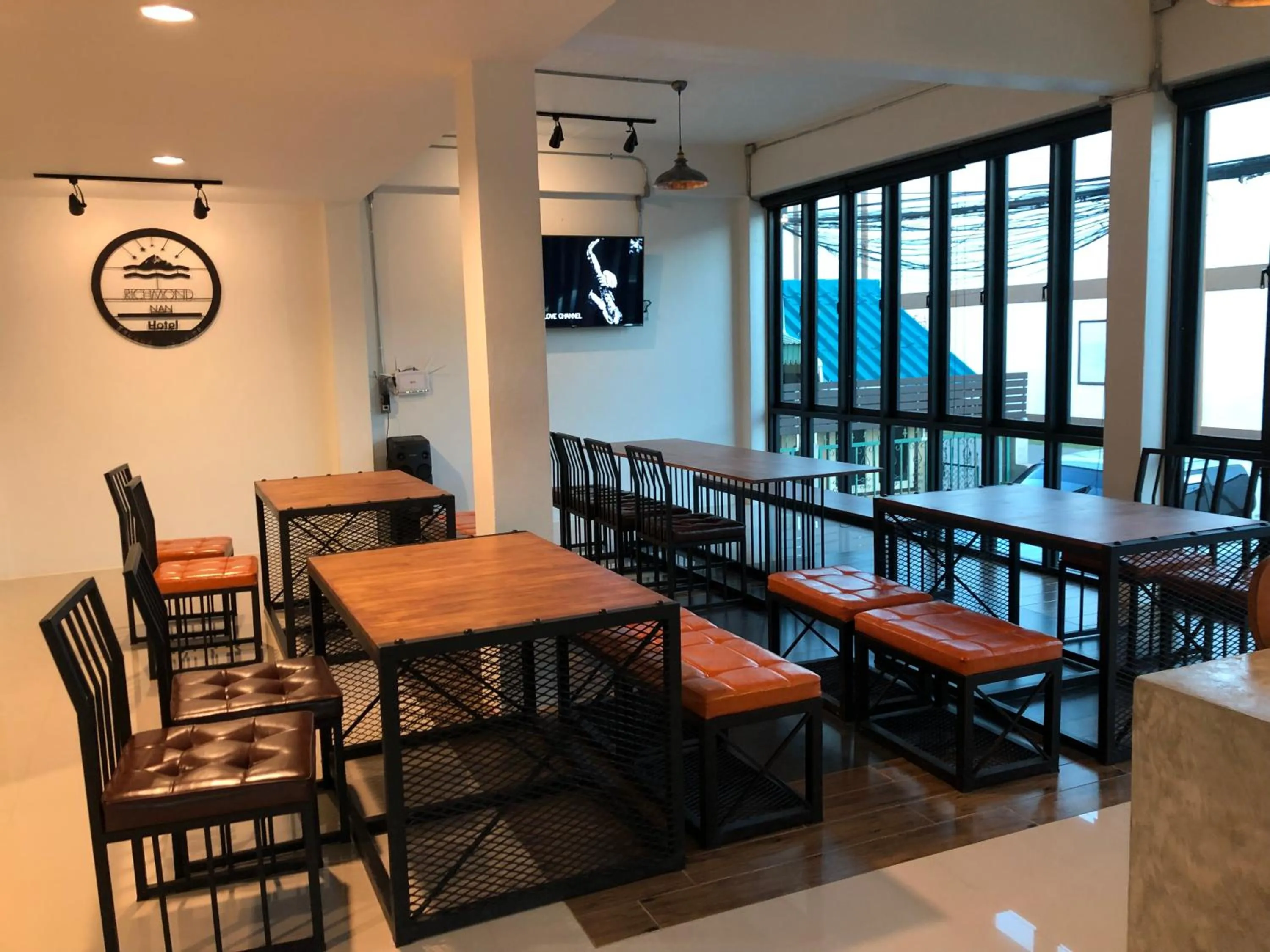 Restaurant/places to eat in Richmond Nan Hotel