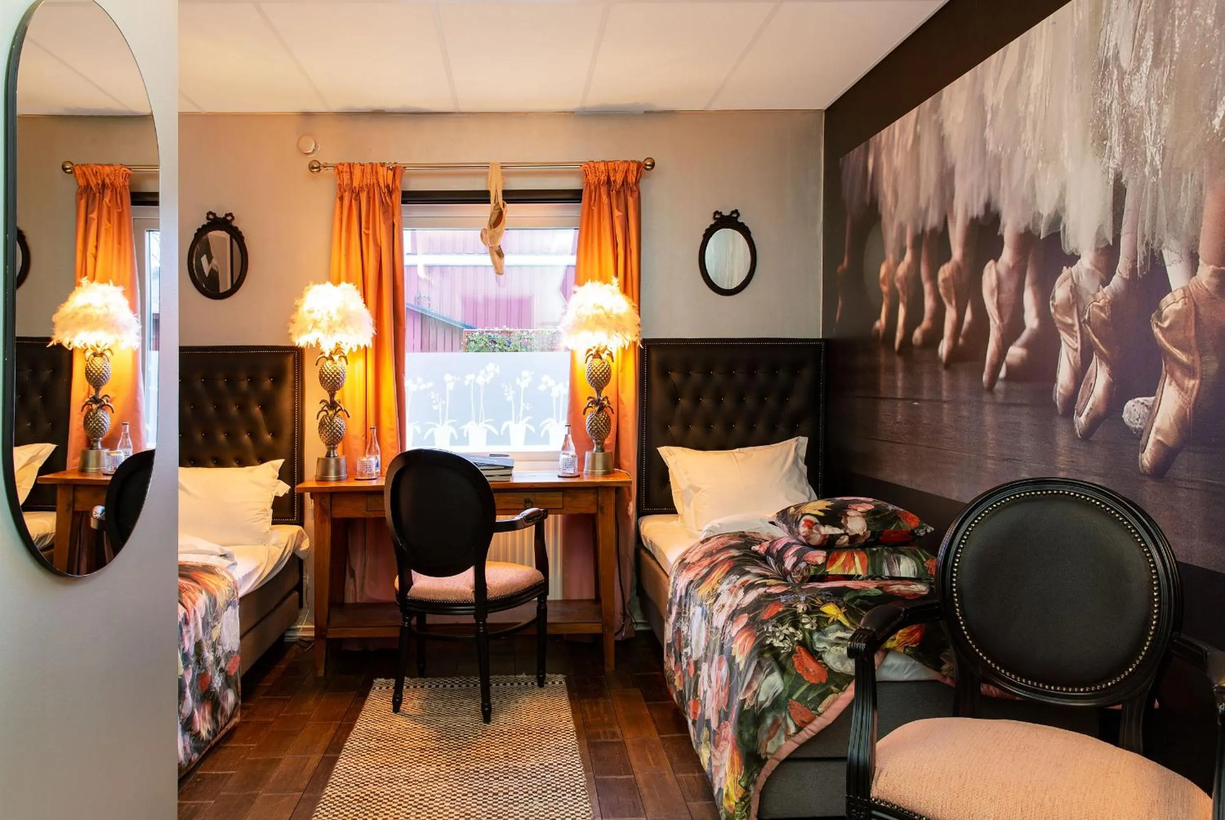 Shower, Bed in Bomans Hotell i Trosa