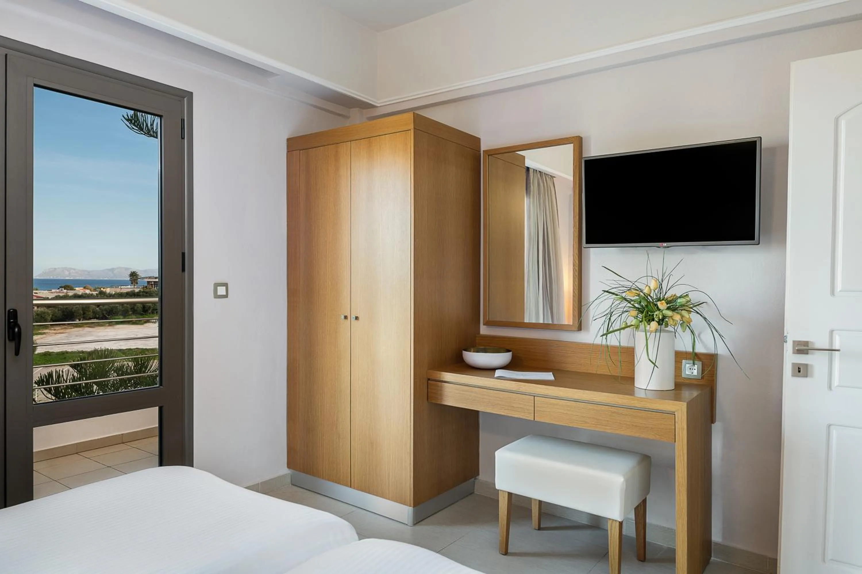 TV and multimedia, Bed in Porto Platanias Village Resort