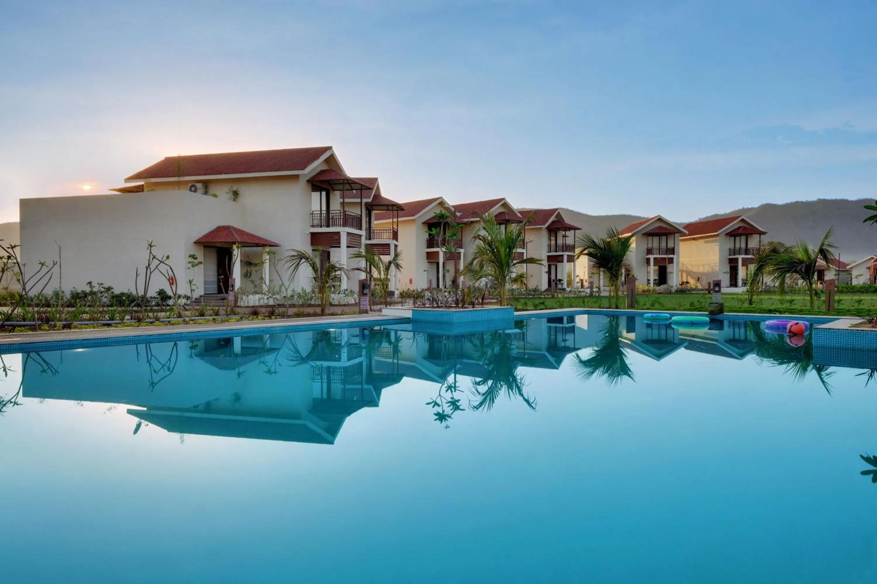 Swimming pool in The Fern Sattva Resort - Polo Forest
