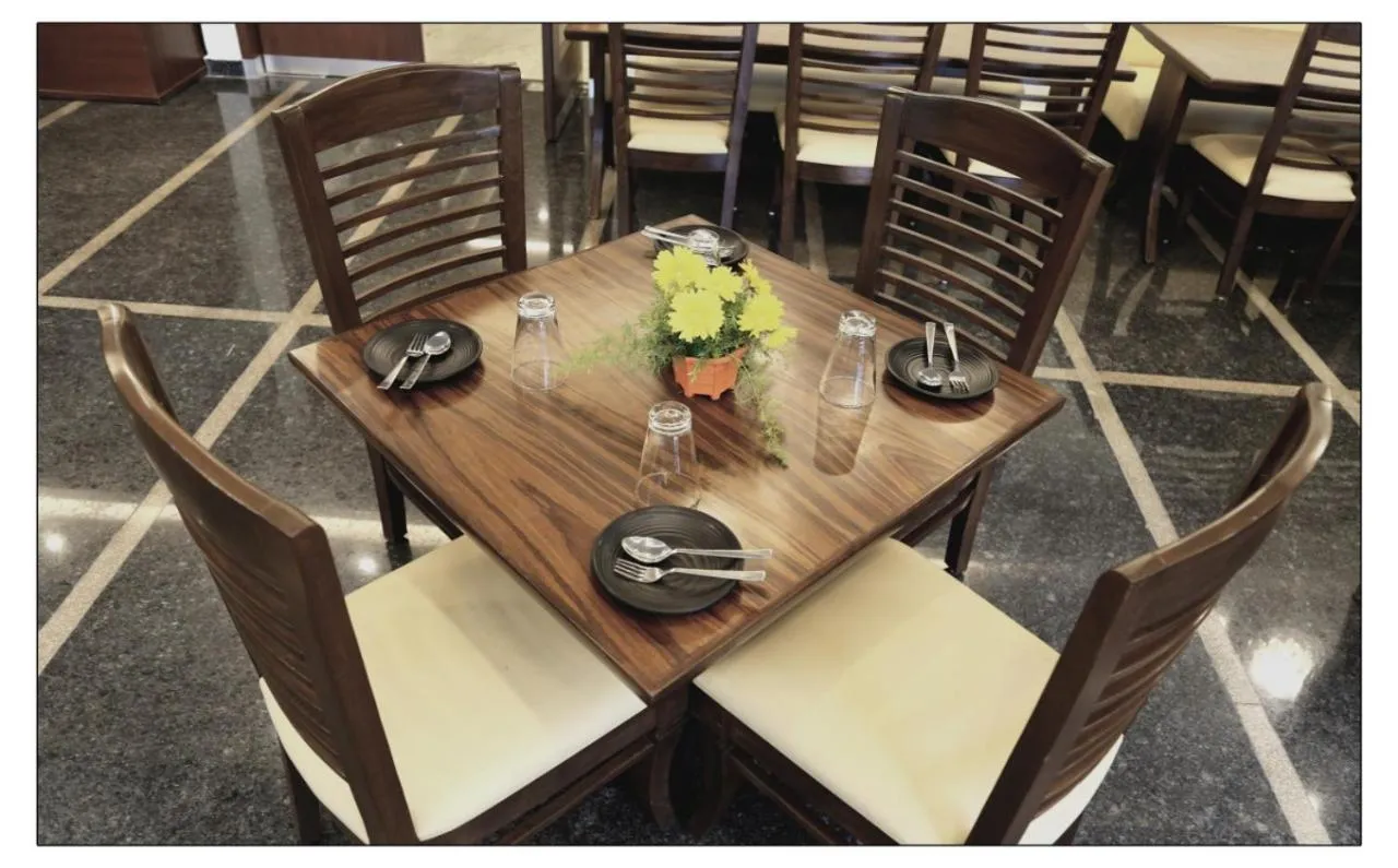 Restaurant/places to eat in Royal Lotus View Resotel