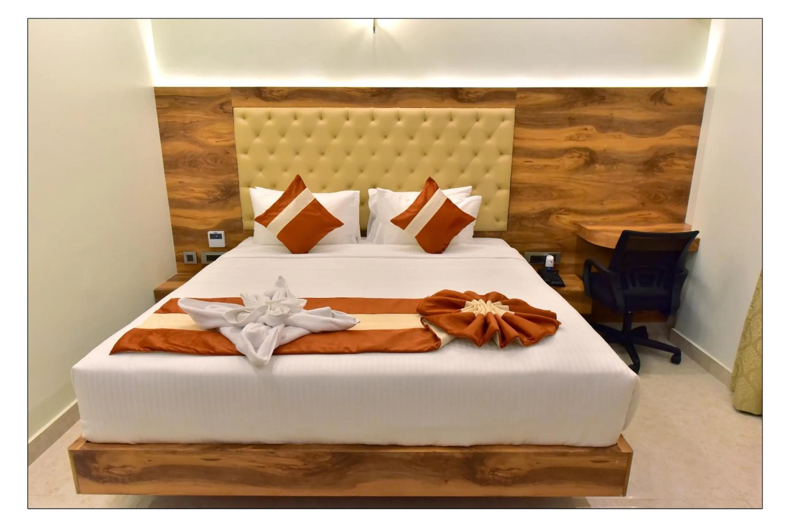 Bedroom, Bed in Royal Lotus View Resotel