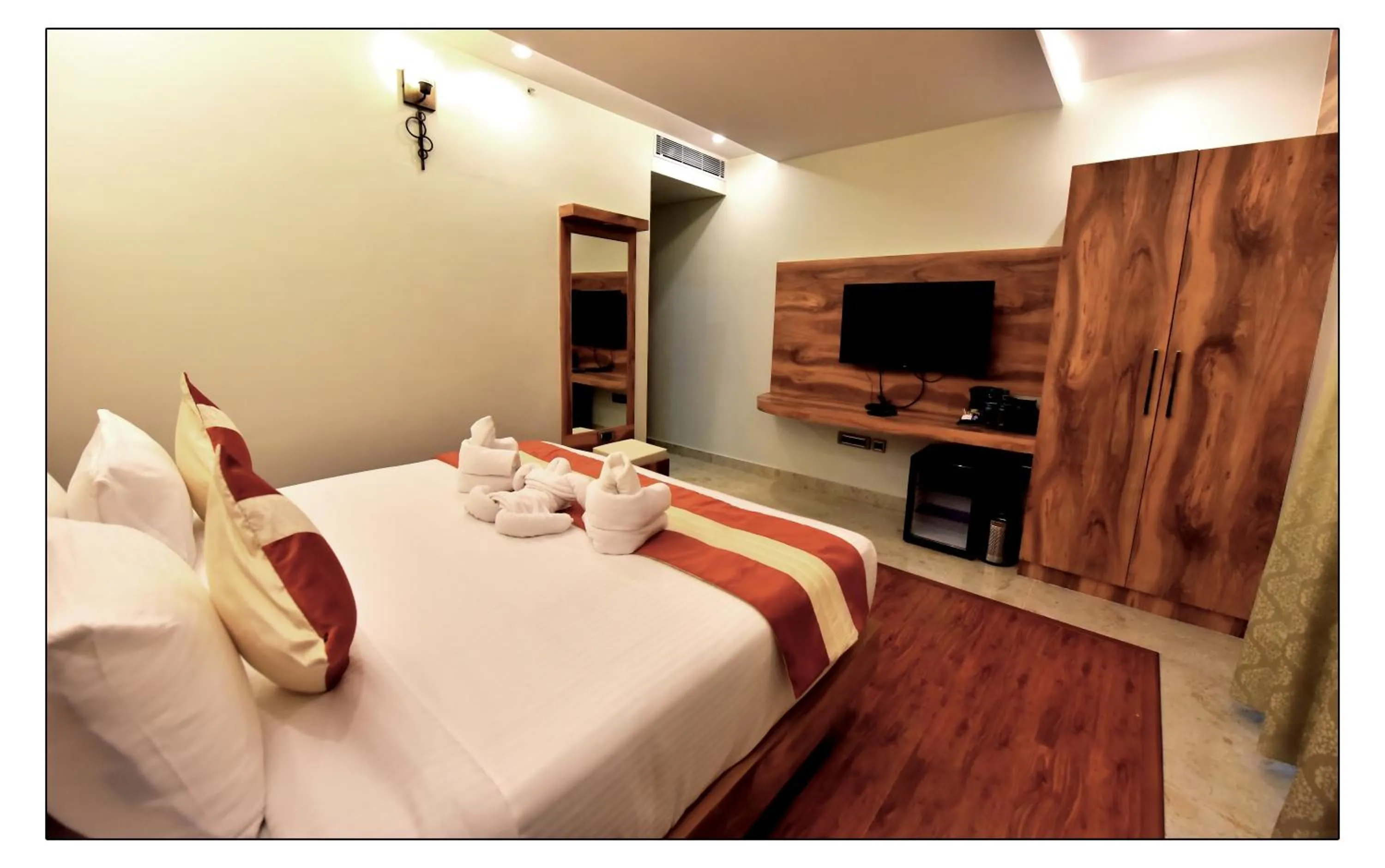 Photo of the whole room, Bed in Royal Lotus View Resotel