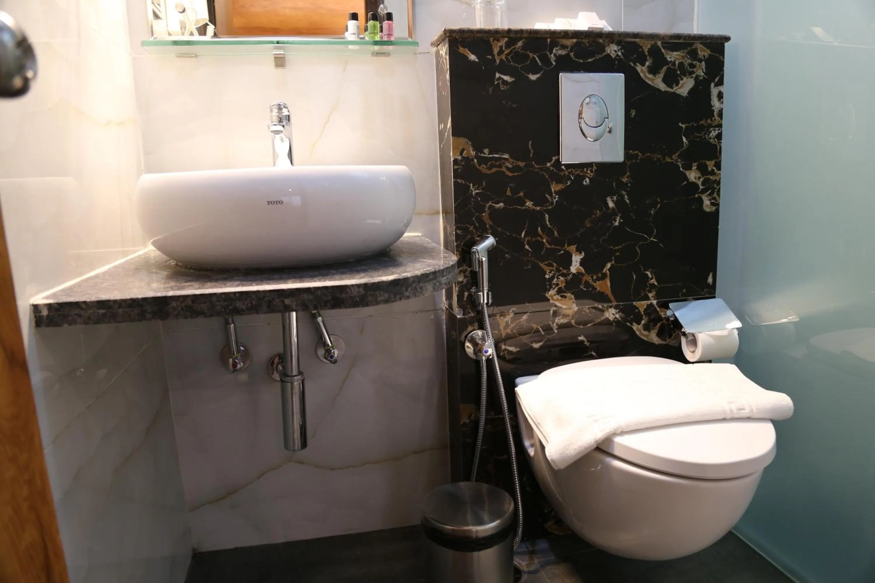 Toilet in Royal Lotus View Resotel