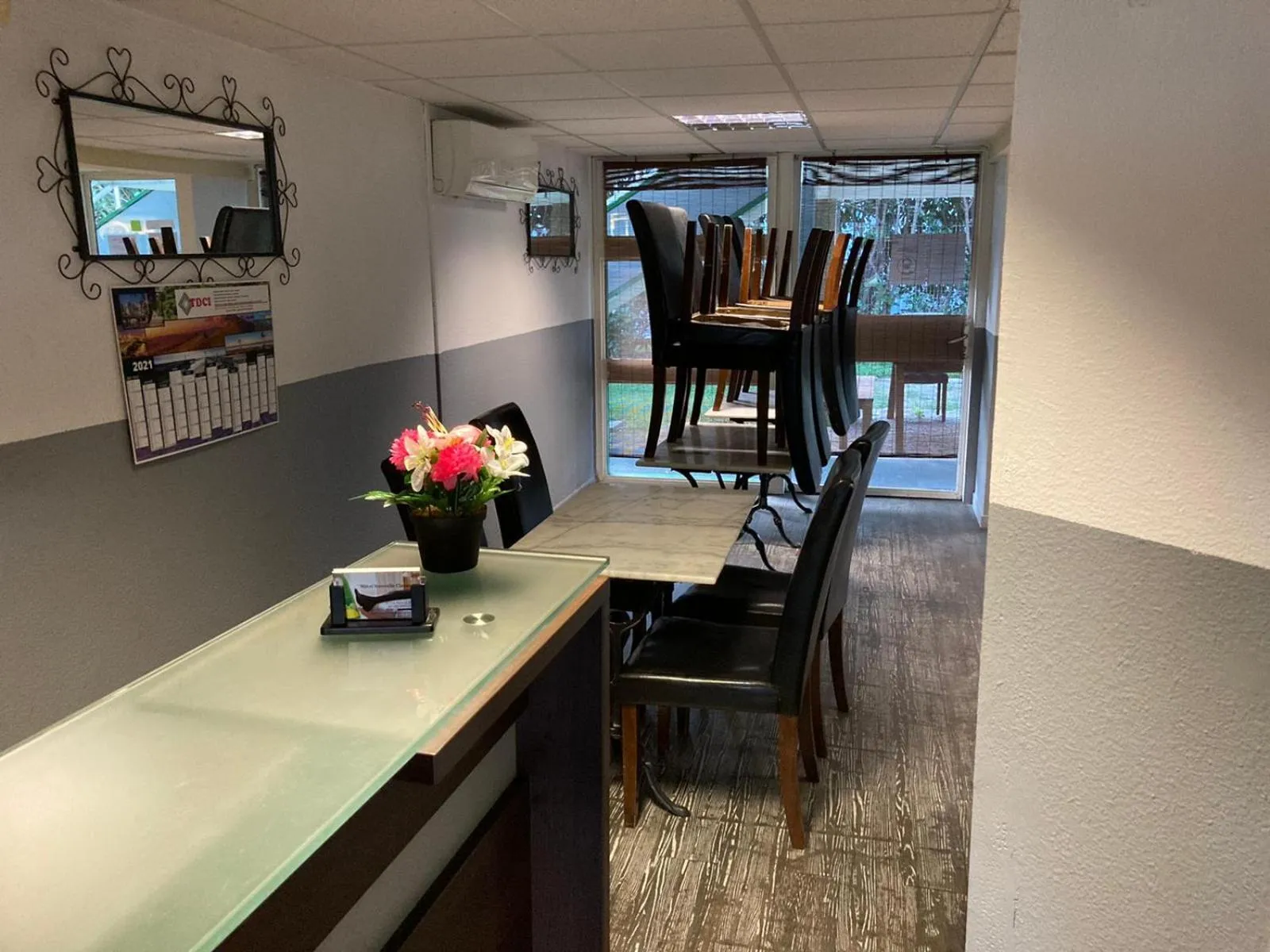 Restaurant/places to eat in Nouvelle Classe Hotel