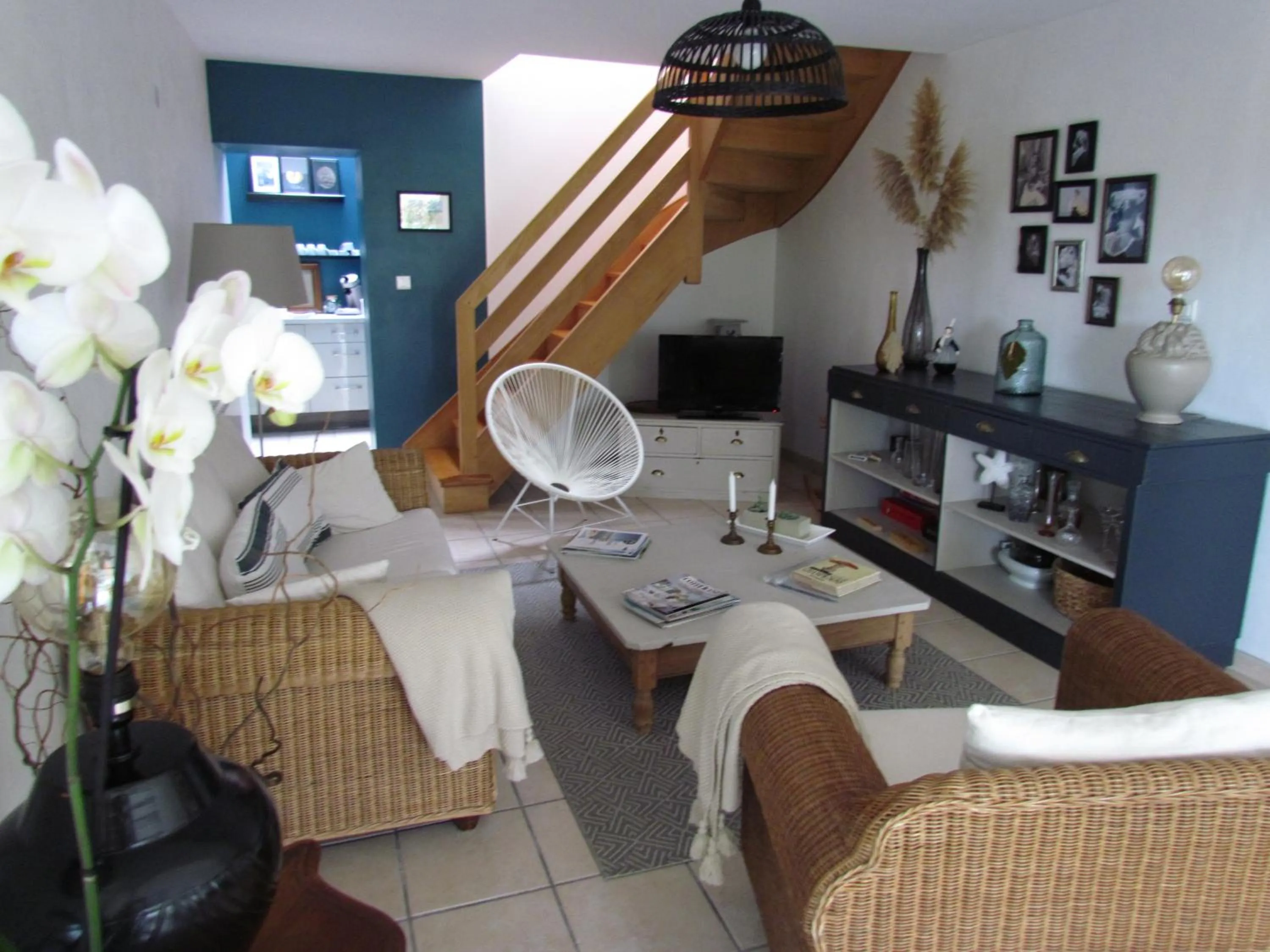 Communal lounge/ TV room in Ty Coz Breizh Chambres d'hôtes