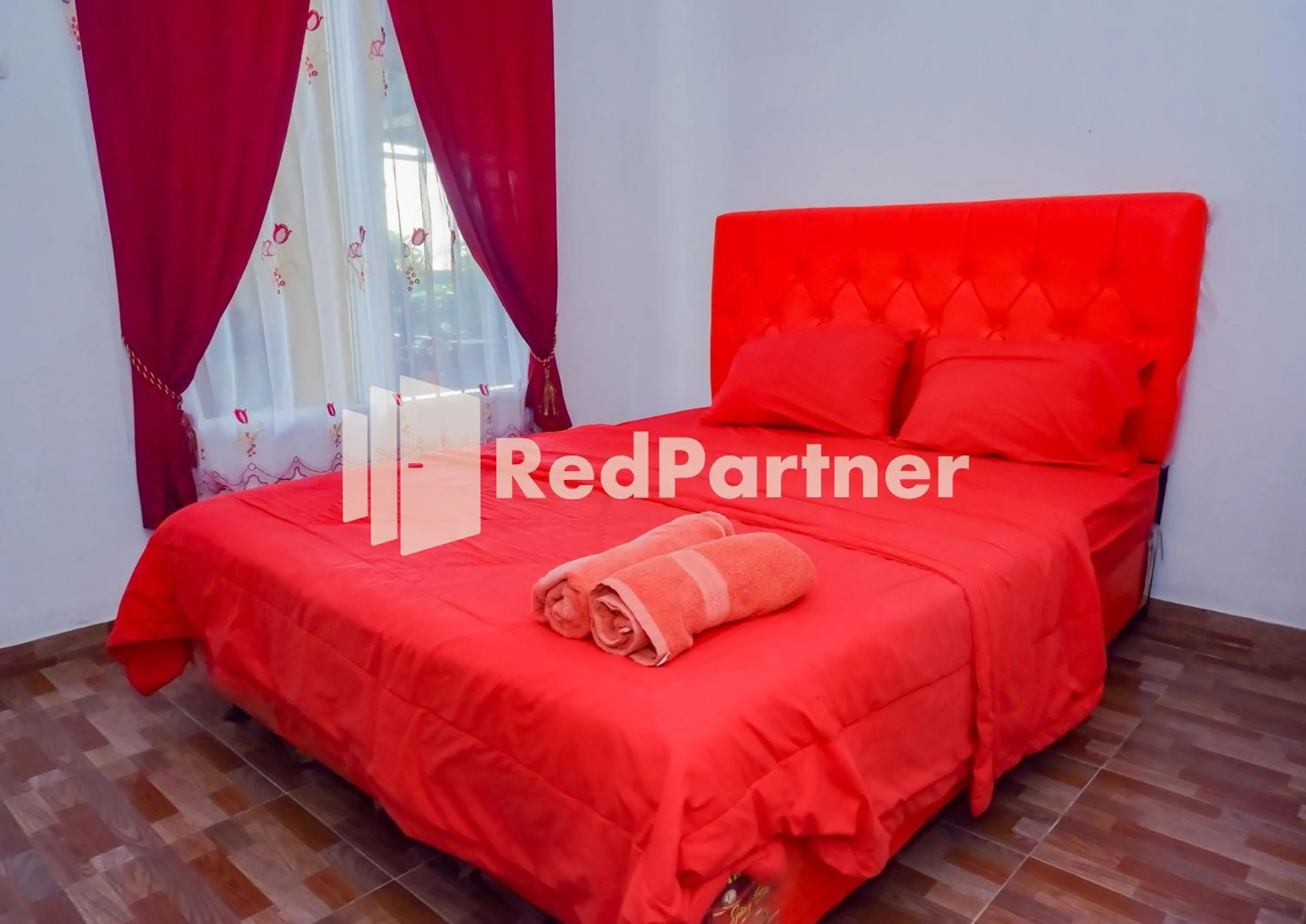 Bedroom, Bed in MS Hotel Pangandaran Mitra RedDoorz