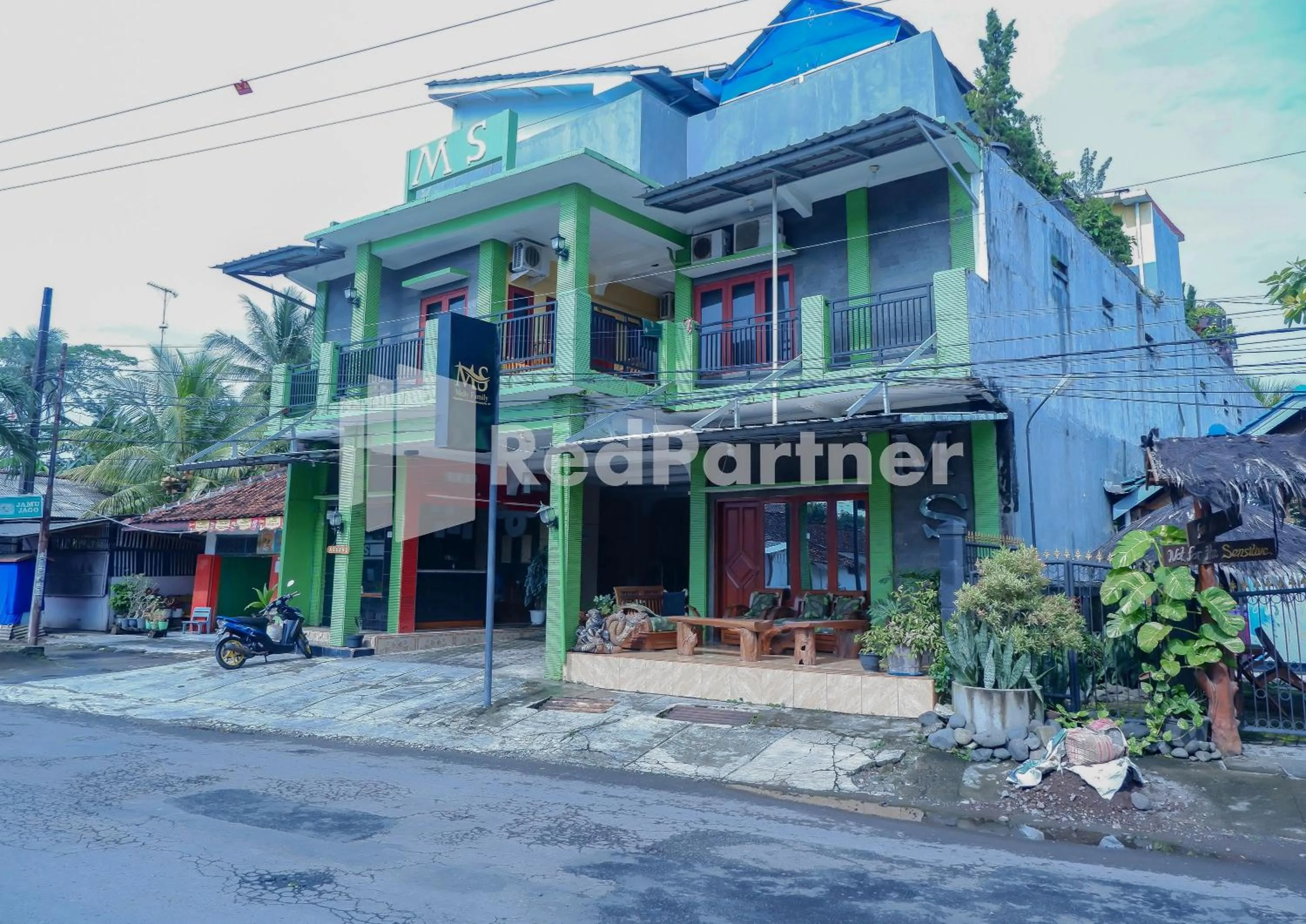 Property building in MS Hotel Pangandaran Mitra RedDoorz