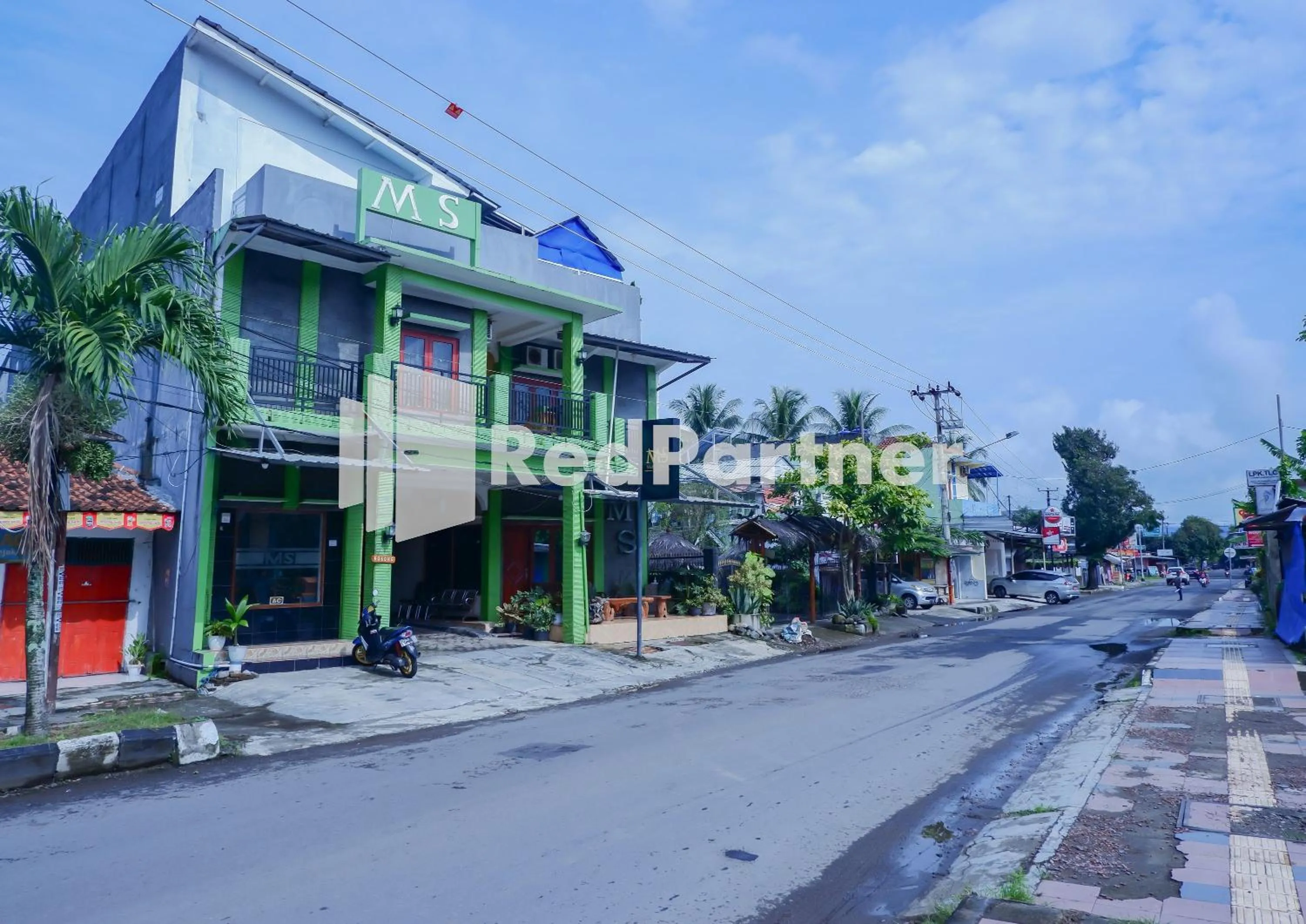 Property building in MS Hotel Pangandaran Mitra RedDoorz