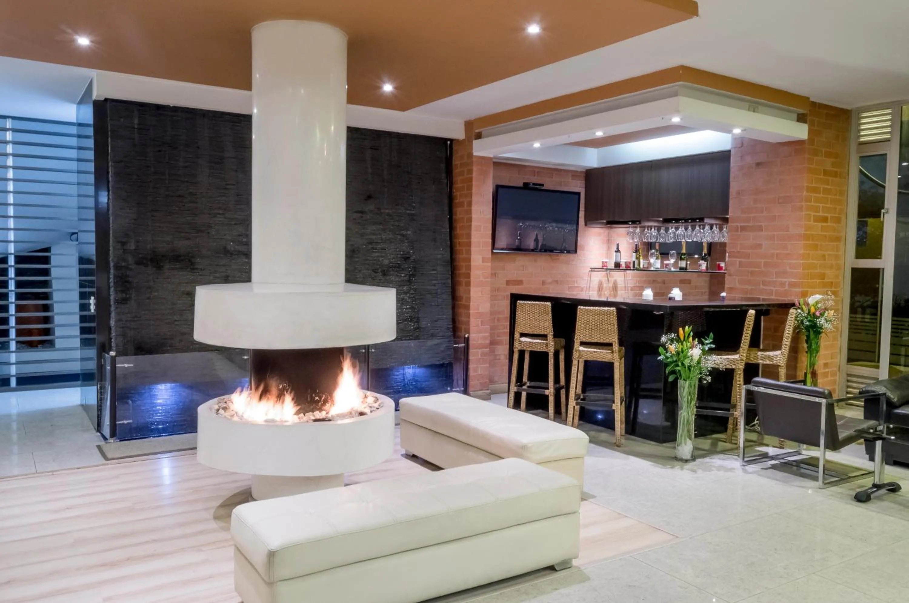 Communal lounge/ TV room in Hotel Apartamentos Regency La Feria