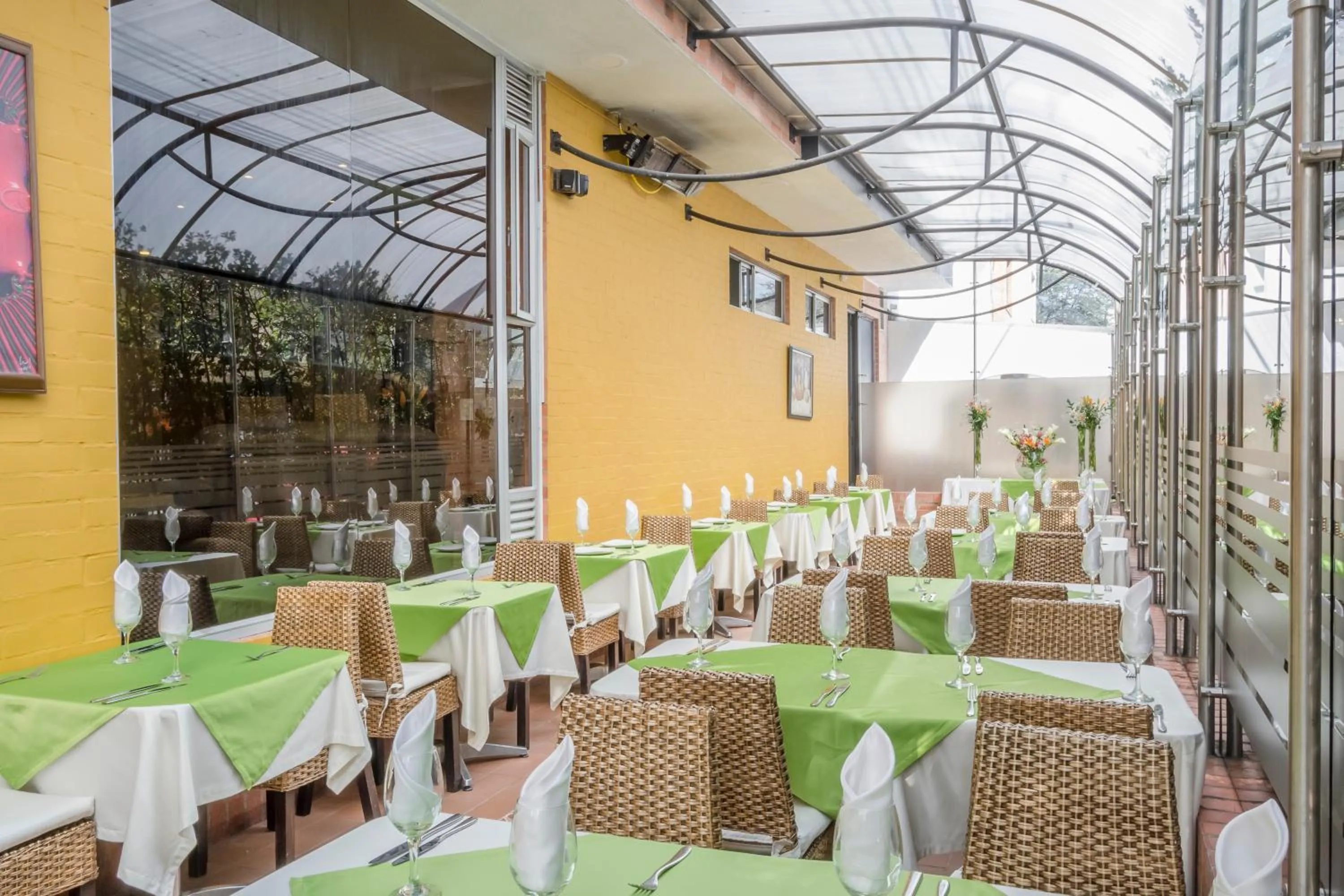 Restaurant/places to eat in Hotel Apartamentos Regency La Feria