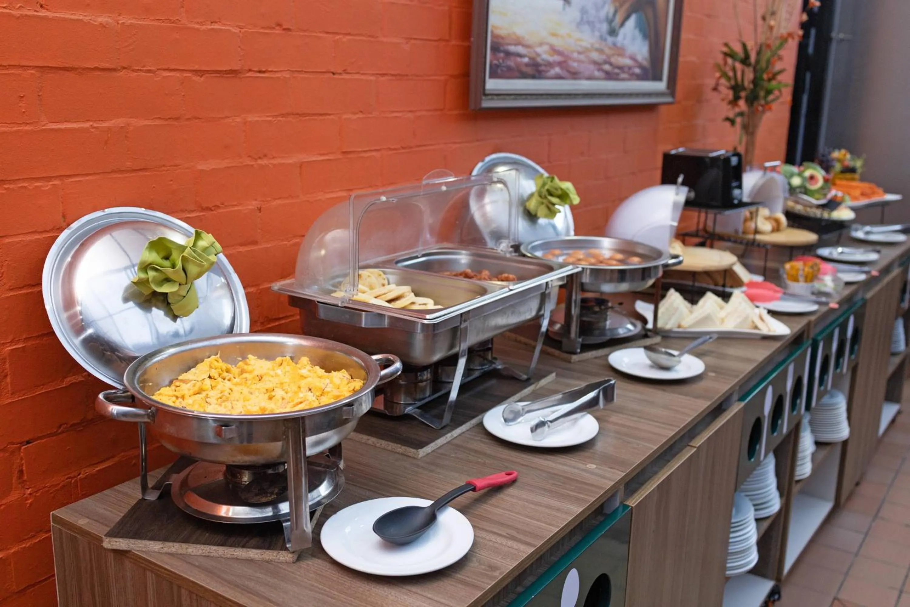 Breakfast in Hotel Apartamentos Regency La Feria