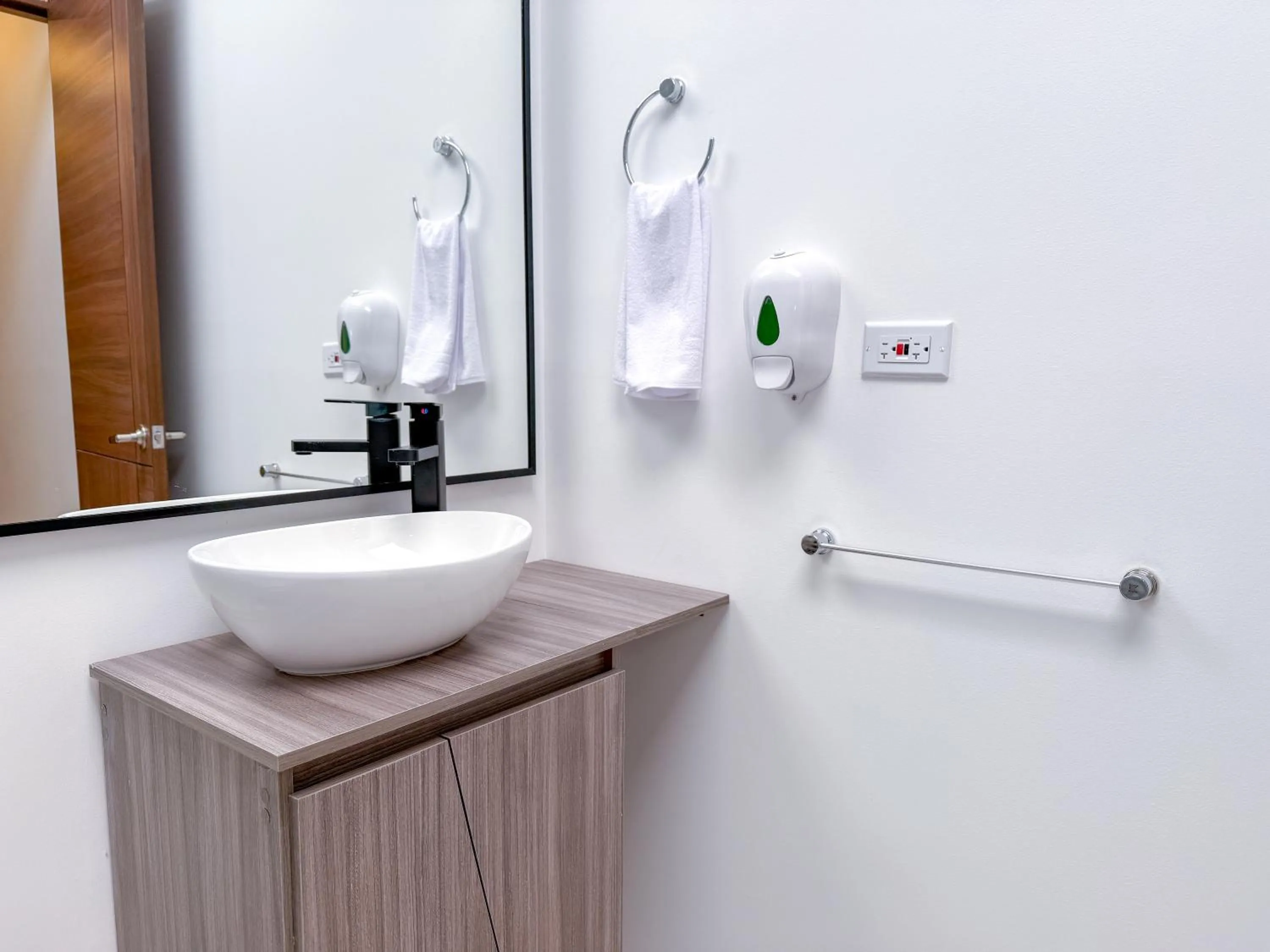 Bathroom in Hotel Apartamentos Regency La Feria