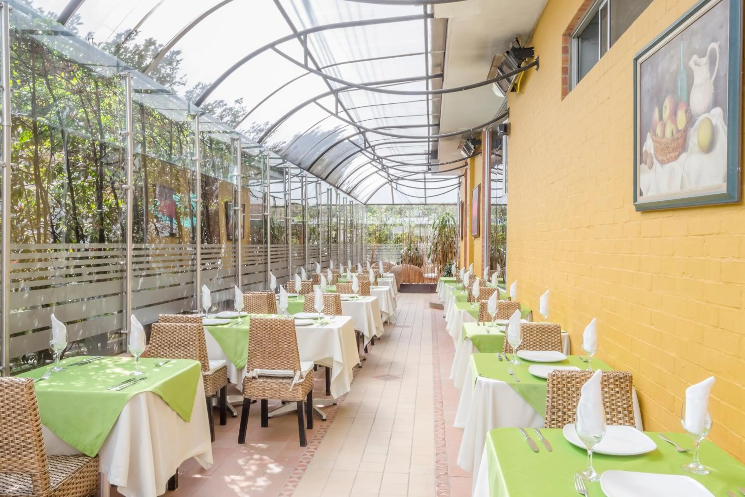 Restaurant/places to eat in Hotel Apartamentos Regency La Feria