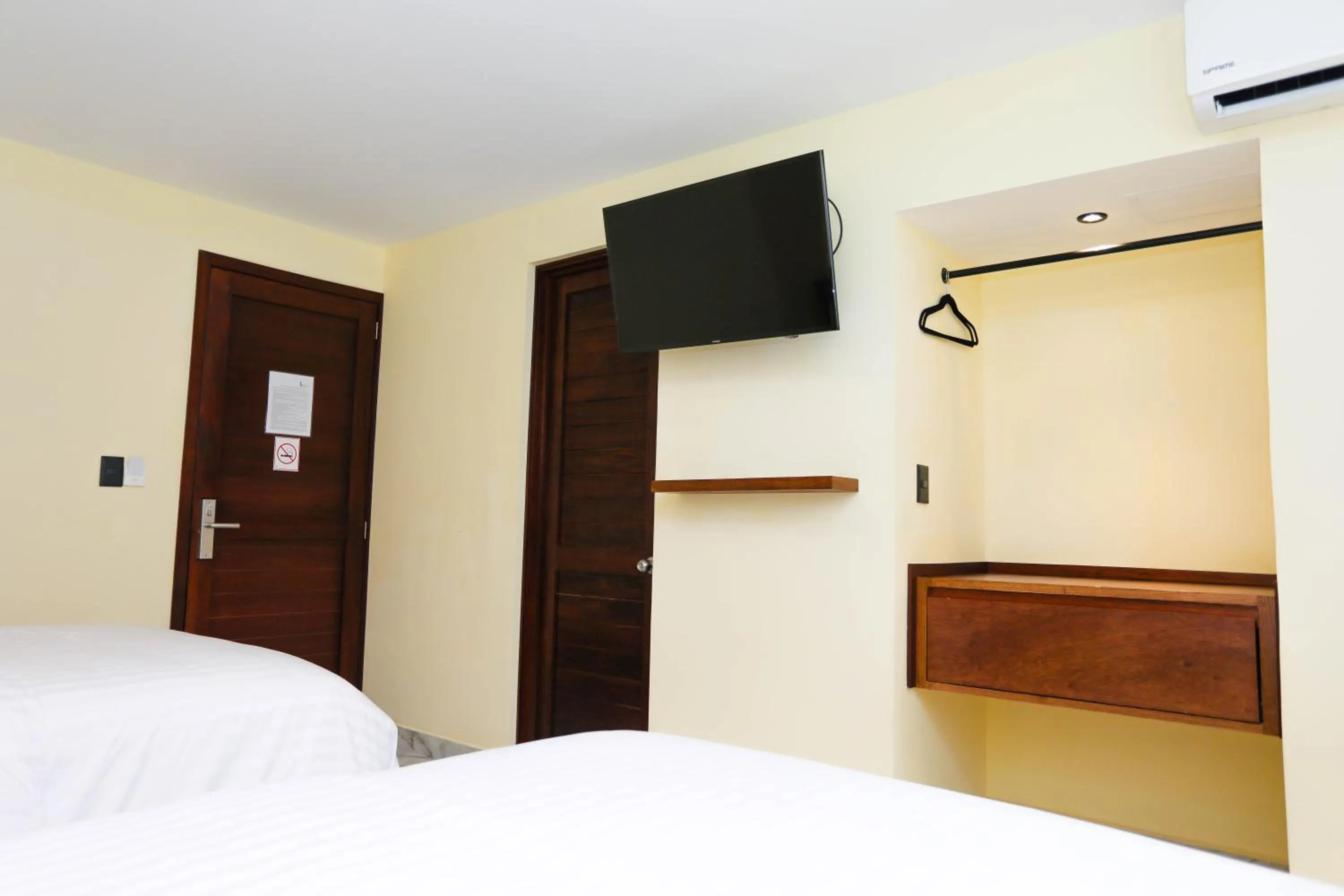 Photo of the whole room, Bed in Hotel Parador